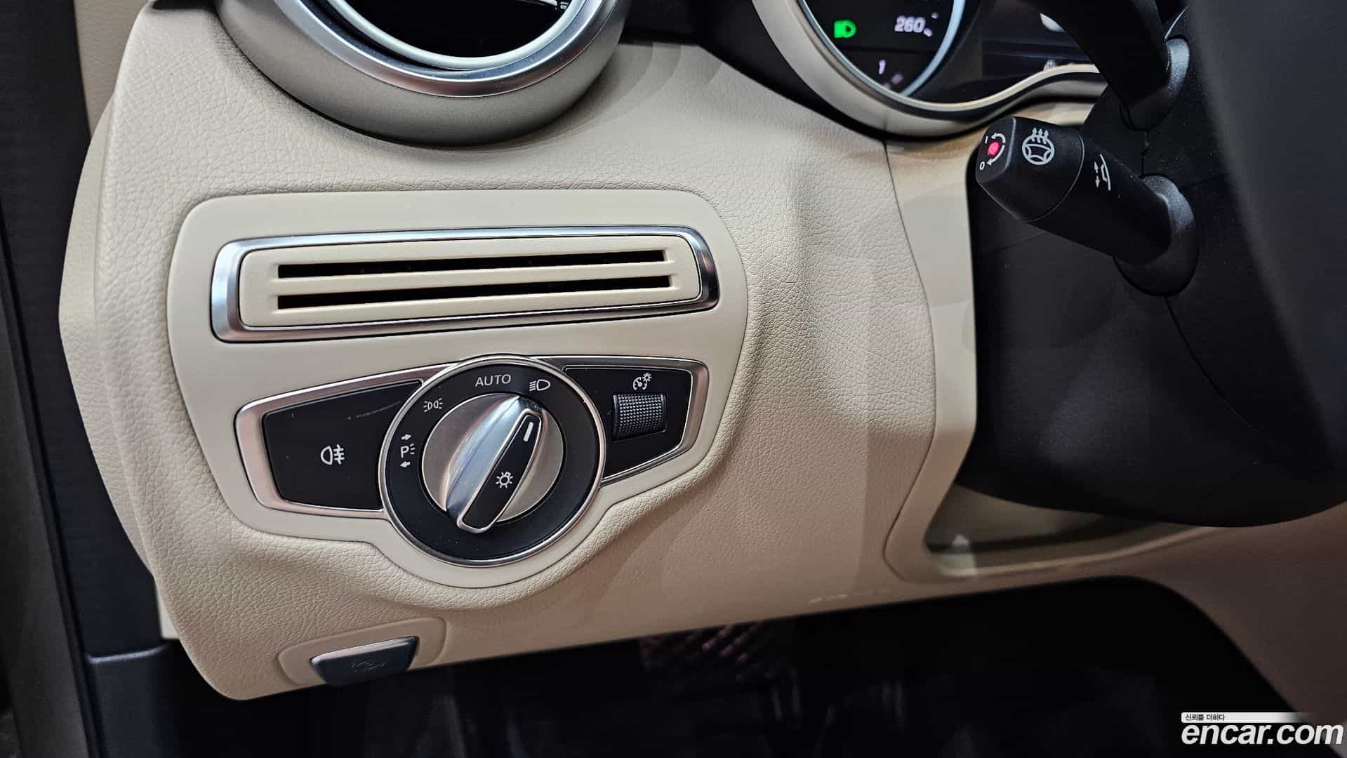 C-Class Mercedes-Benz 2019.1-OPTION-020