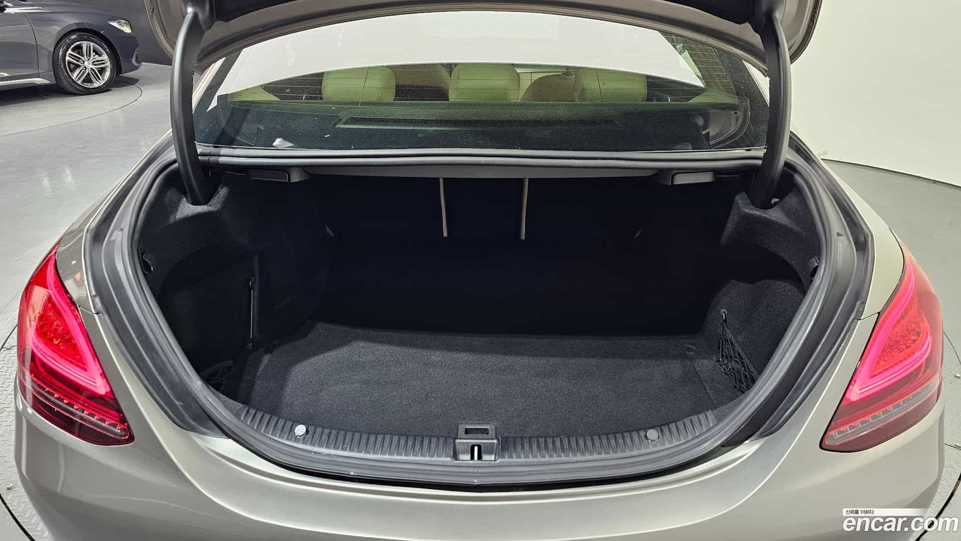 C-Class Mercedes-Benz 2019.1-OPTION-024