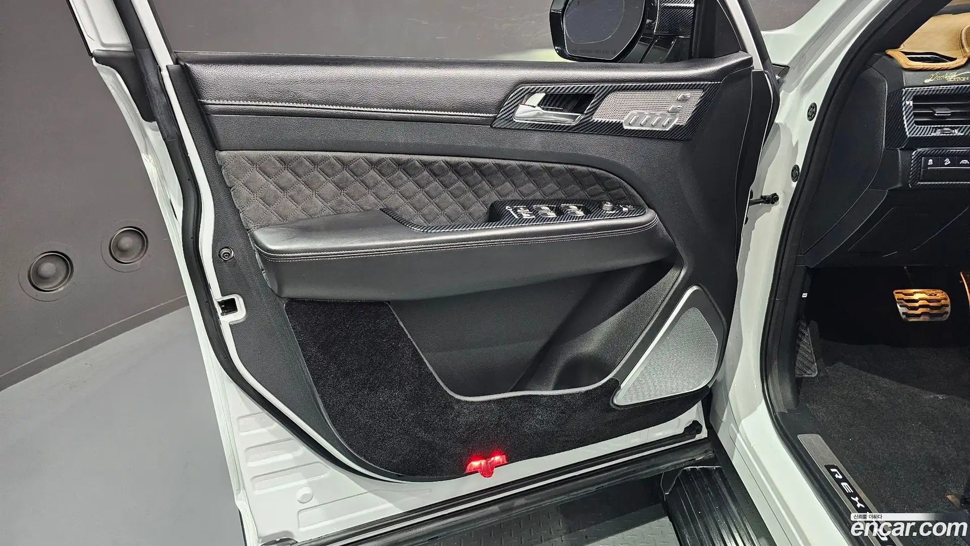 Rexton KG Mobility 2022.5-INNER-034