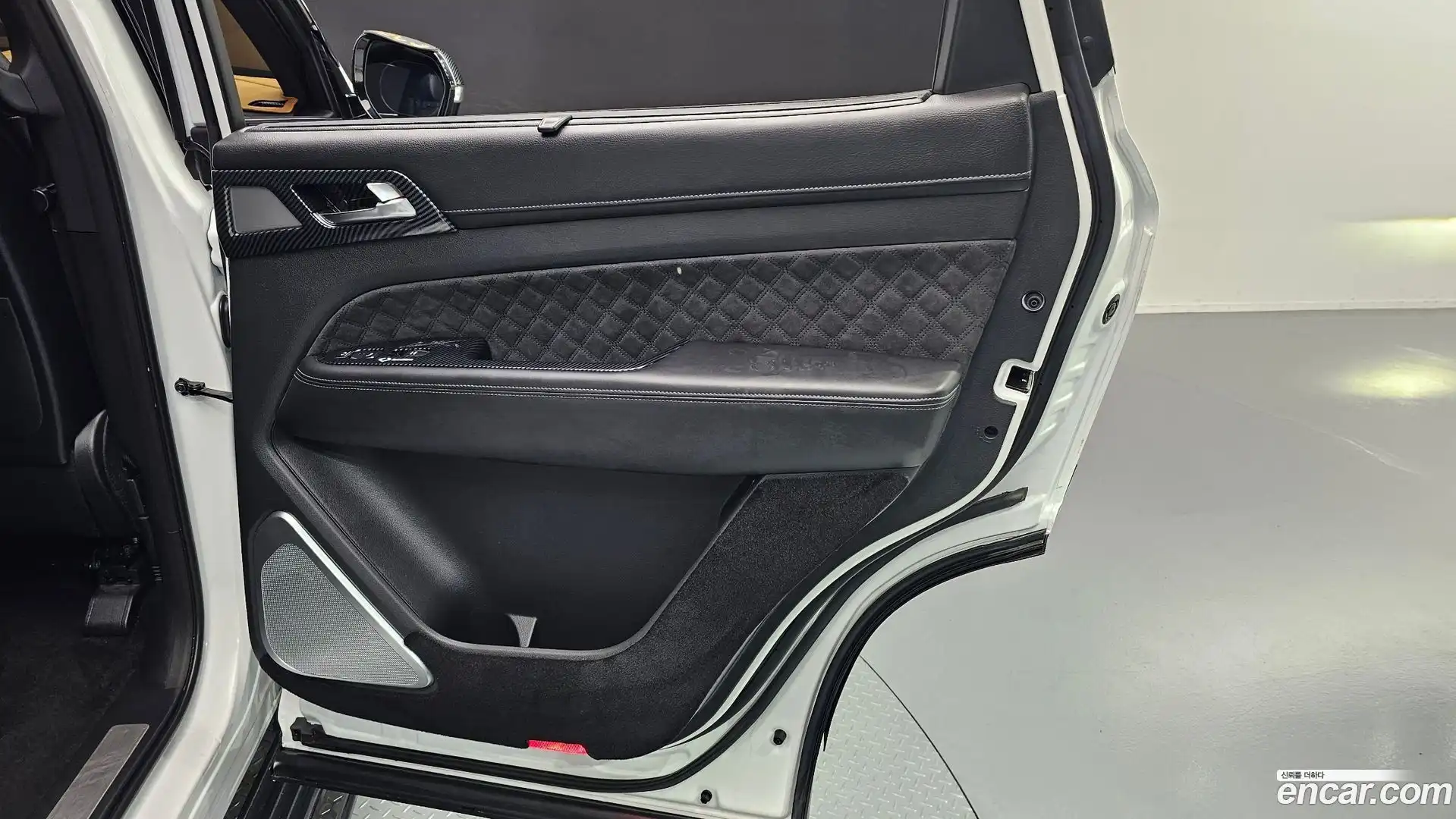 Rexton KG Mobility 2022.5-INNER-035