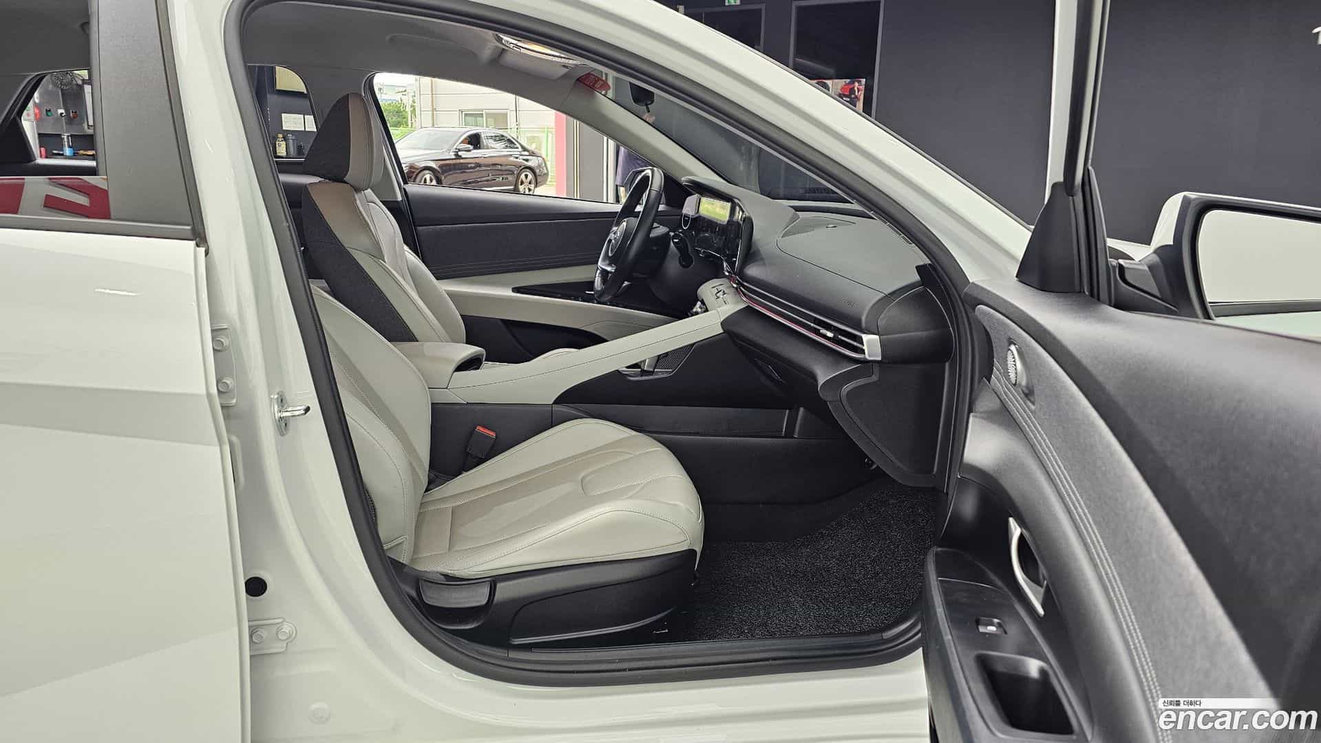 AVANTE Hyundai 2020.10-OPTION-015