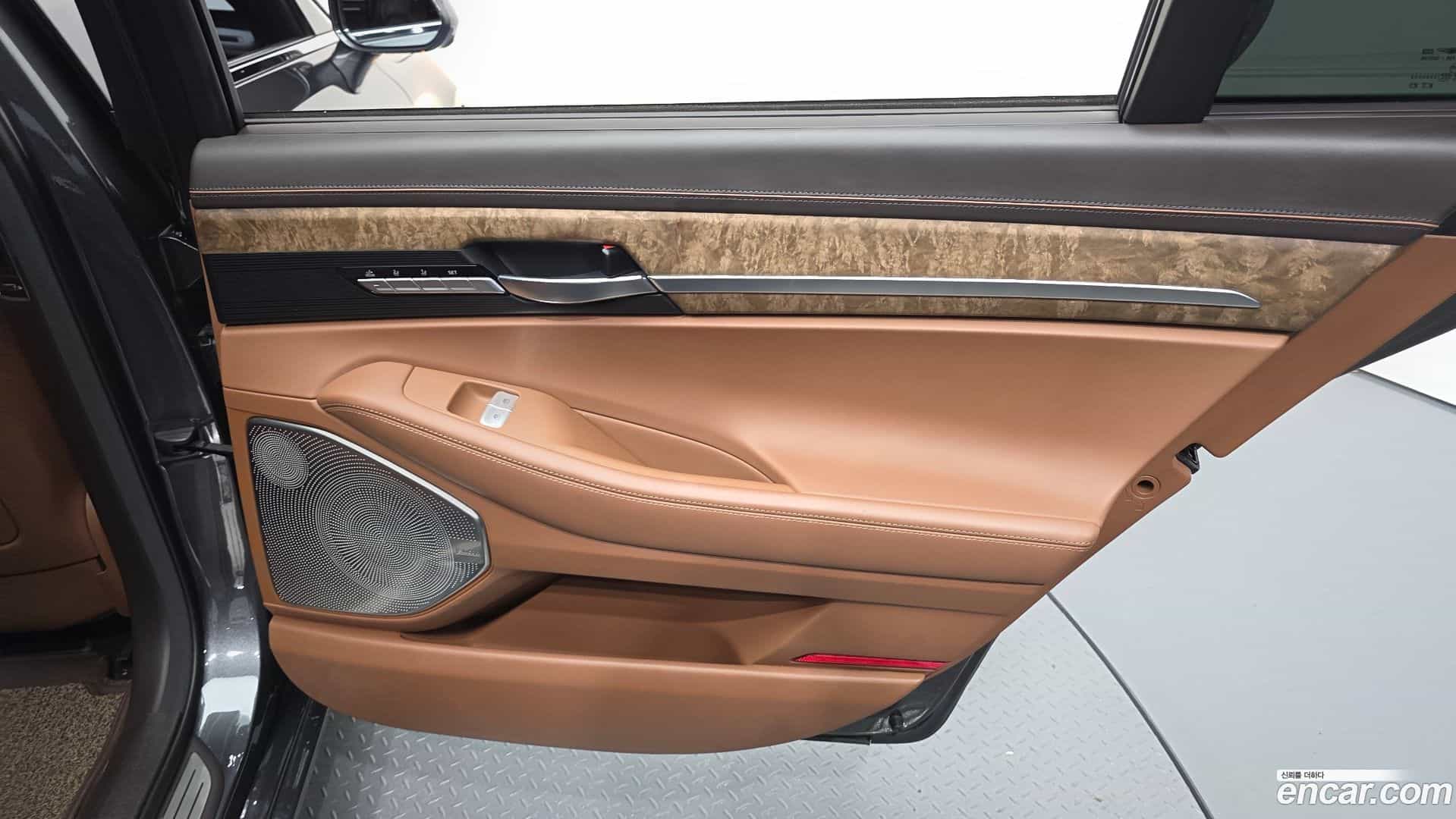 G90 Genesis 2019.3-INNER-035
