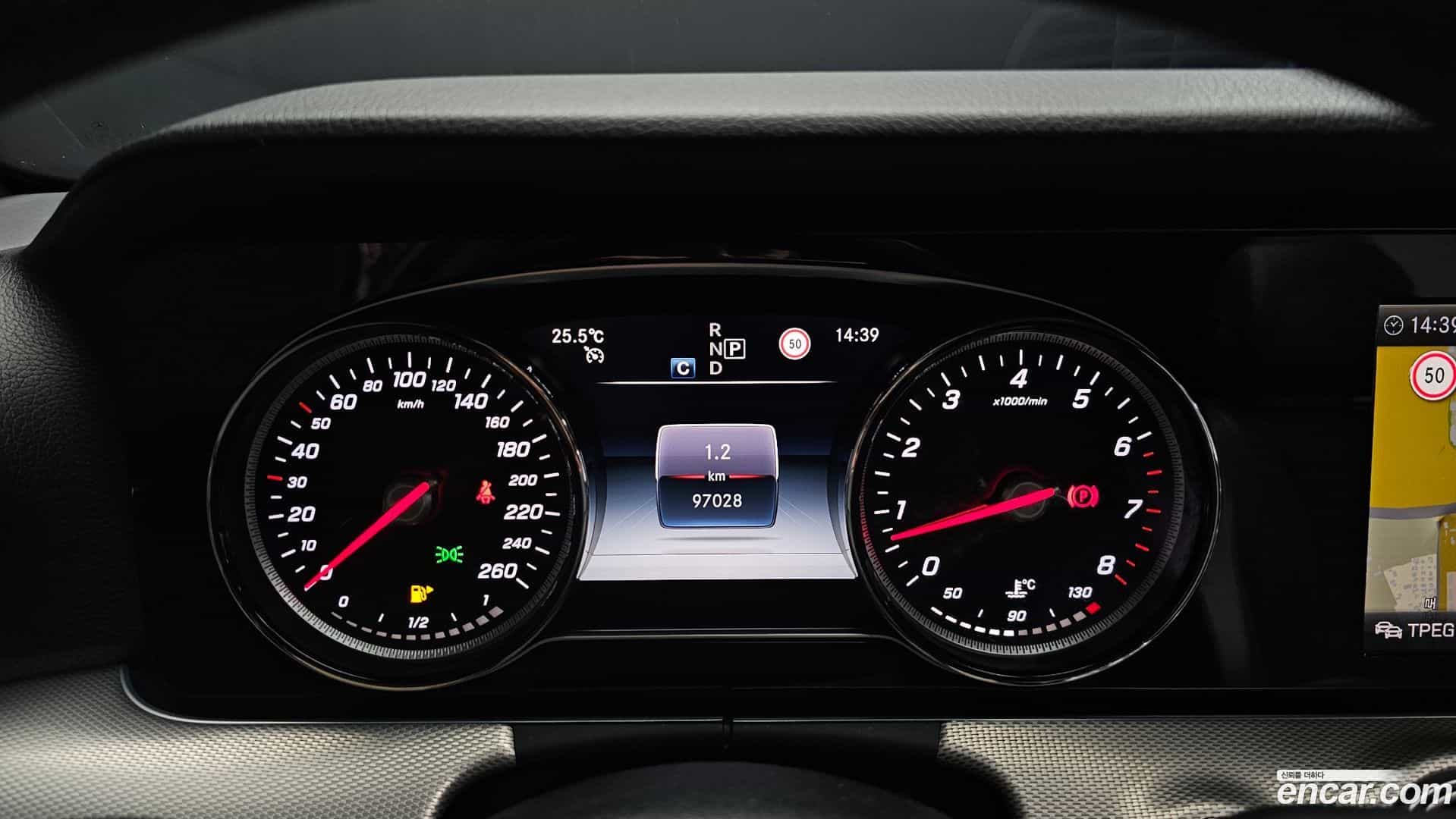 E-Class Mercedes-Benz 2019.0-INNER-008