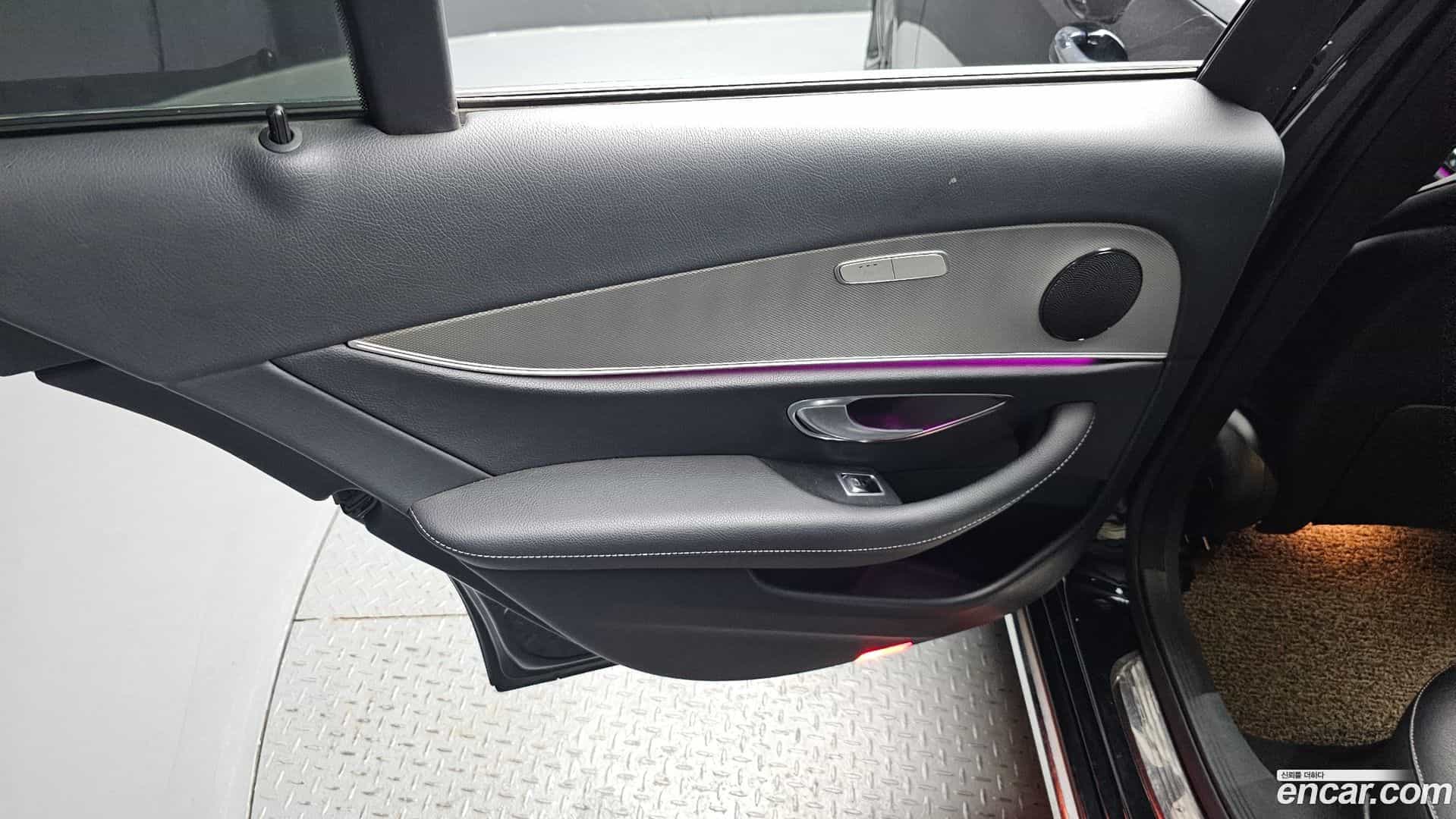 E-Class Mercedes-Benz 2019.0-INNER-035