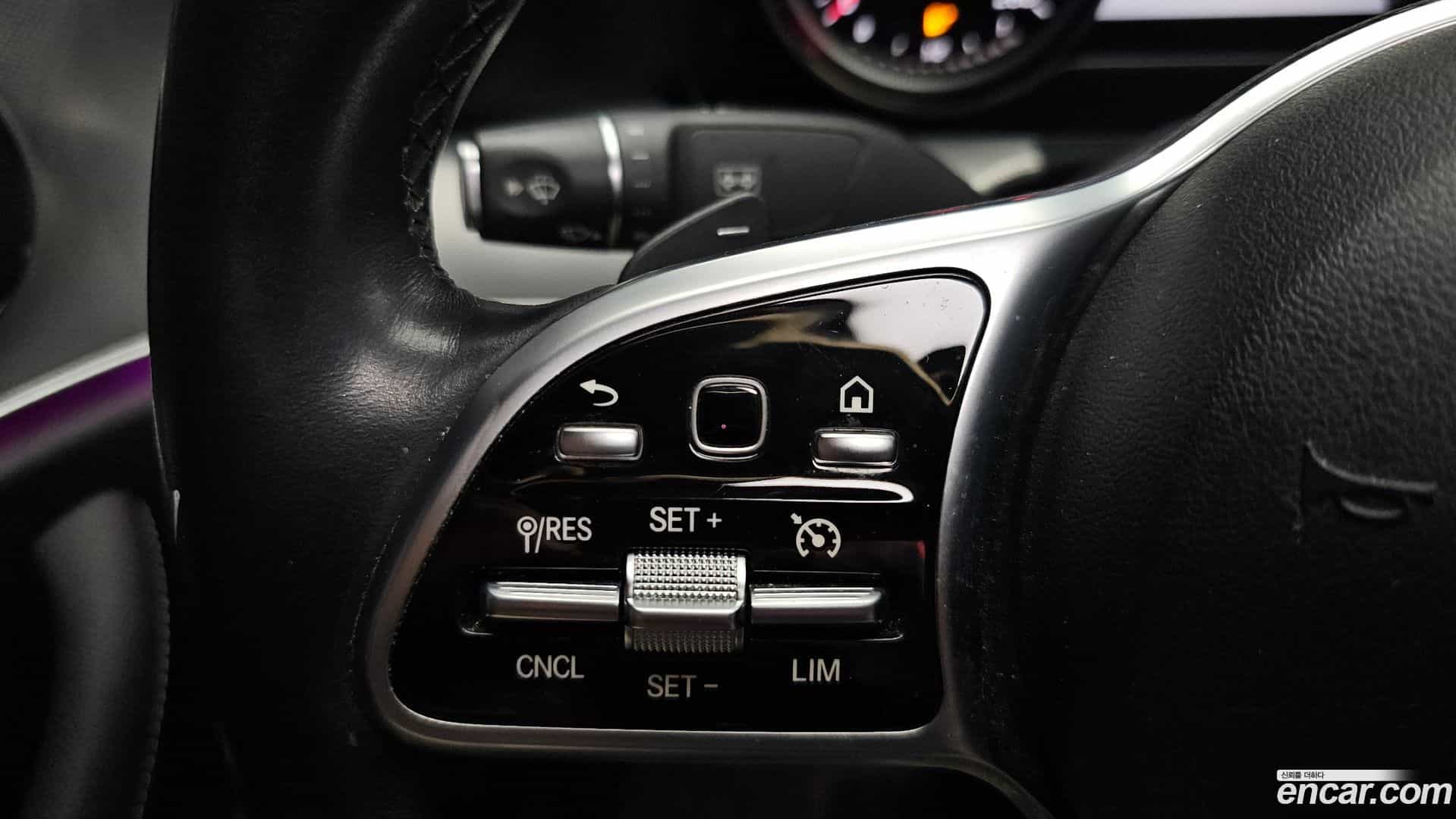 E-Class Mercedes-Benz 2019.0-OPTION-041