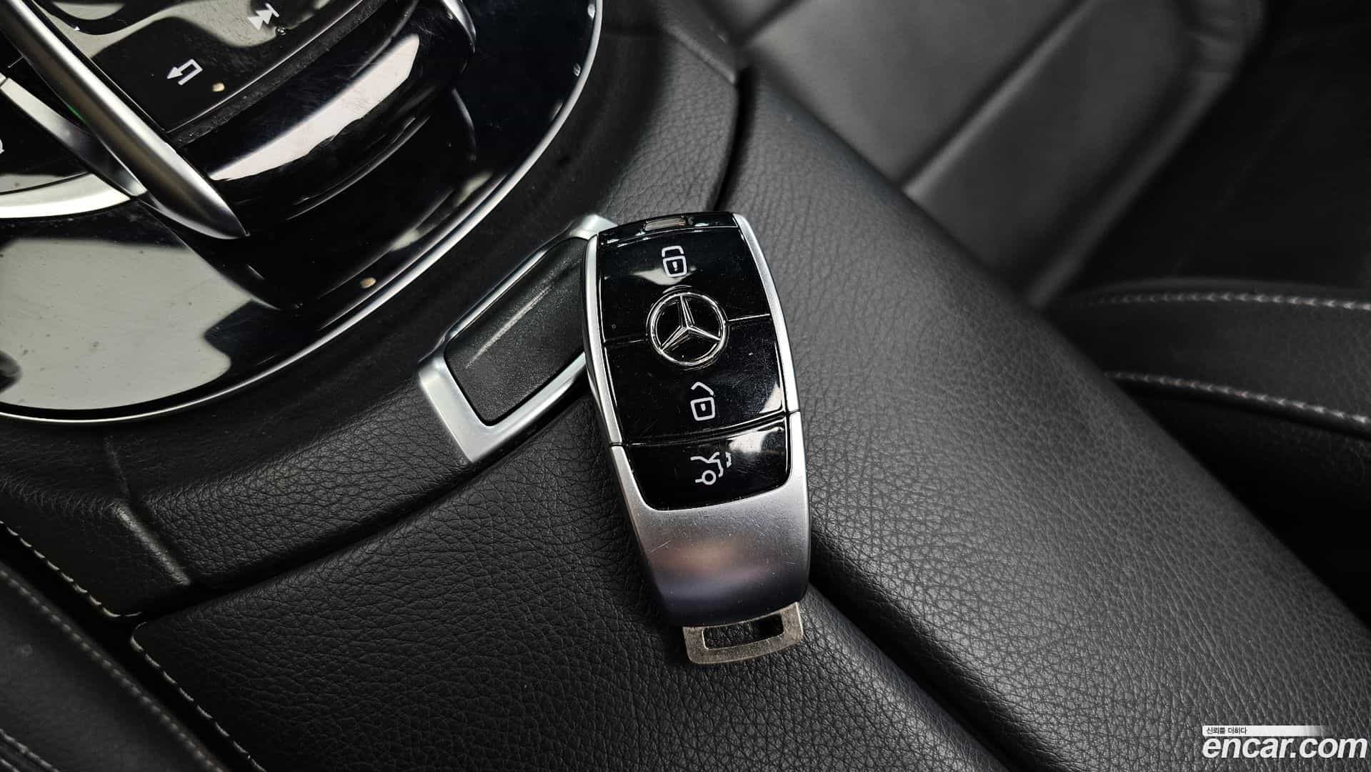 E-Class Mercedes-Benz 2019.0-OPTION-047