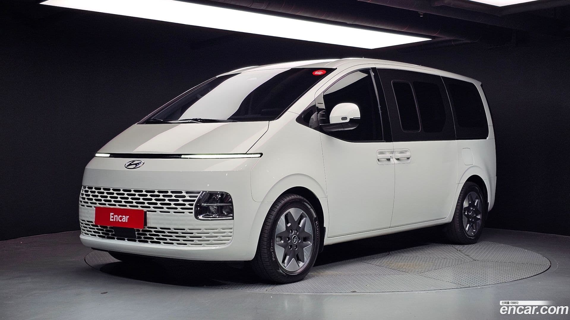 Main__Slider__Photo:Staria Hyundai 2021.4-0