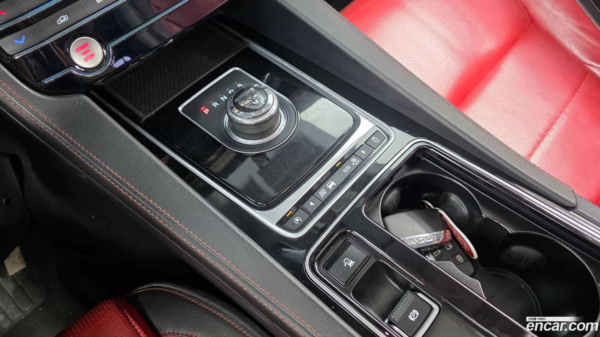 F-PACE Jaguar 2016.7-INNER-009