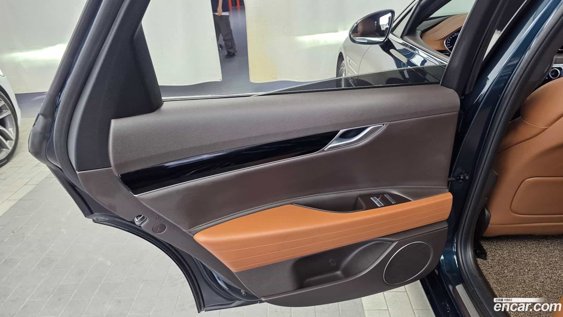 G80 Genesis 2021.0-INNER-035
