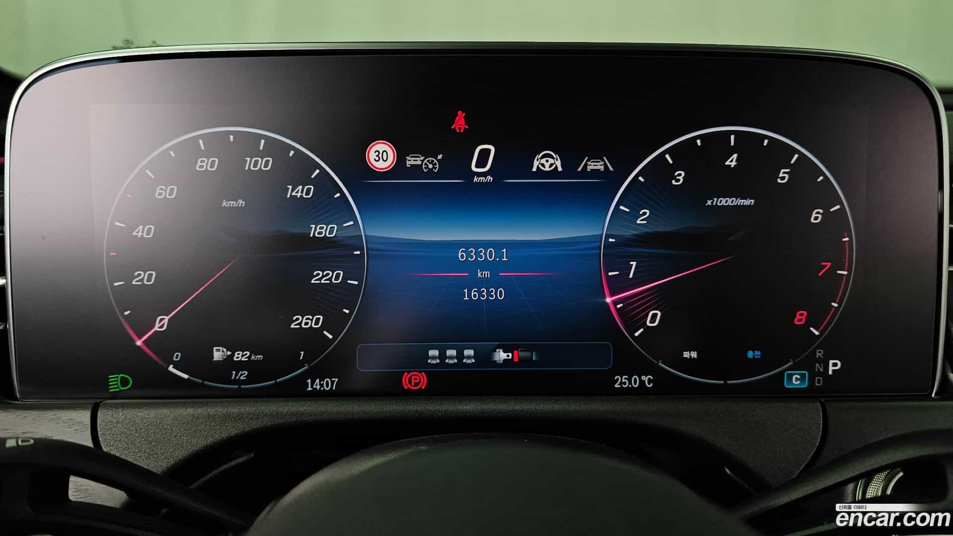 E-Class Mercedes-Benz 2025.1-INNER-008