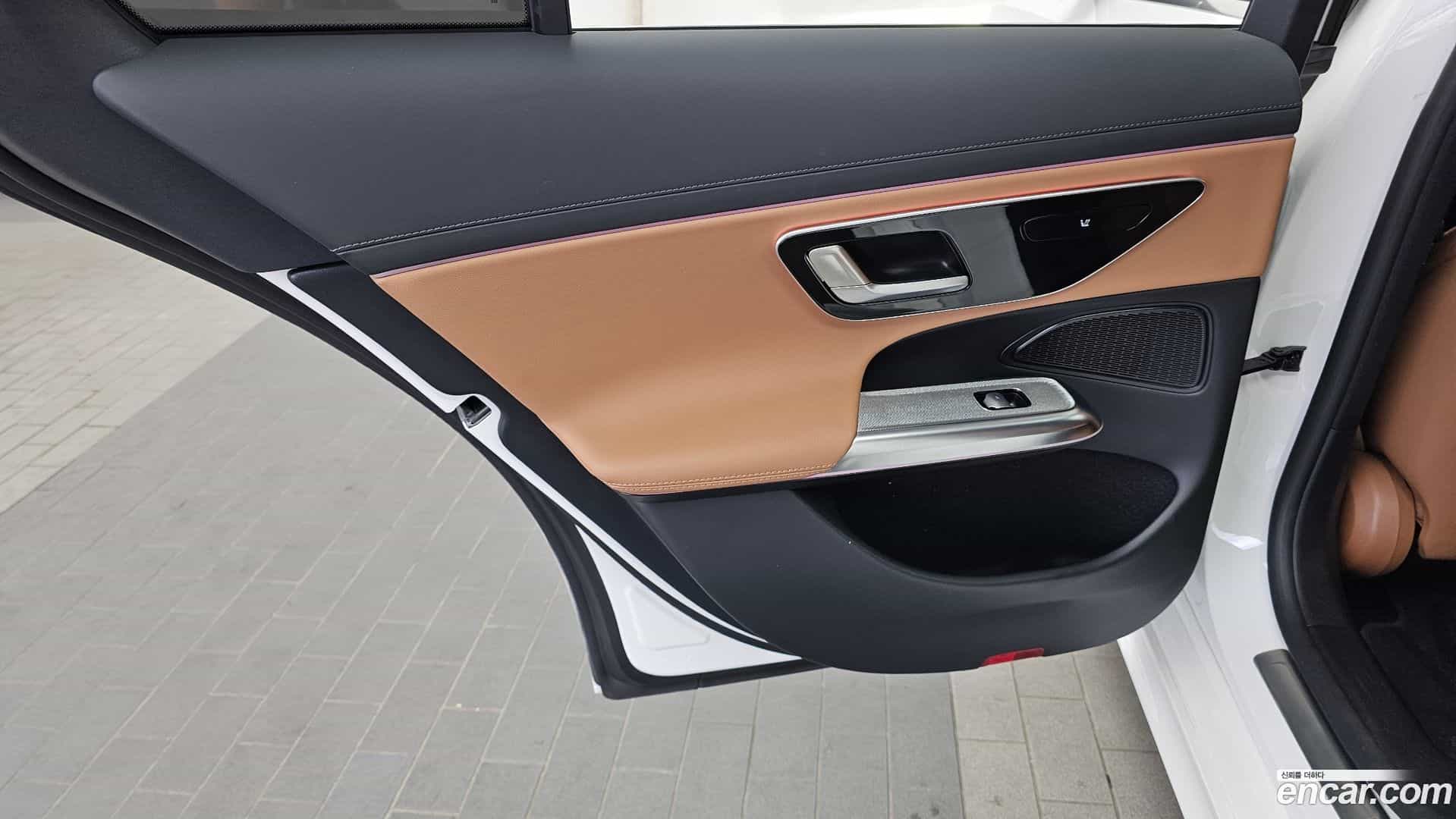 E-Class Mercedes-Benz 2025.1-INNER-035