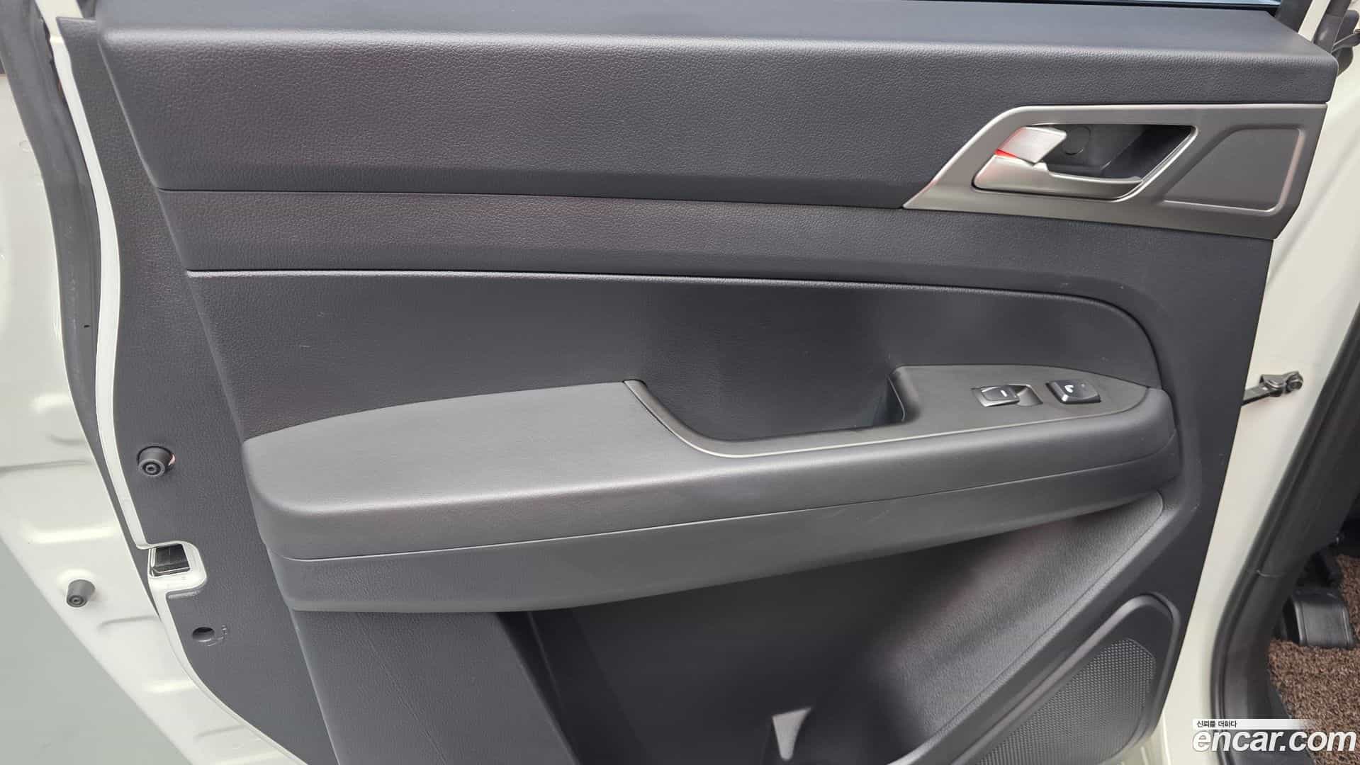 Rexton KG Mobility 2018.6-INNER-035