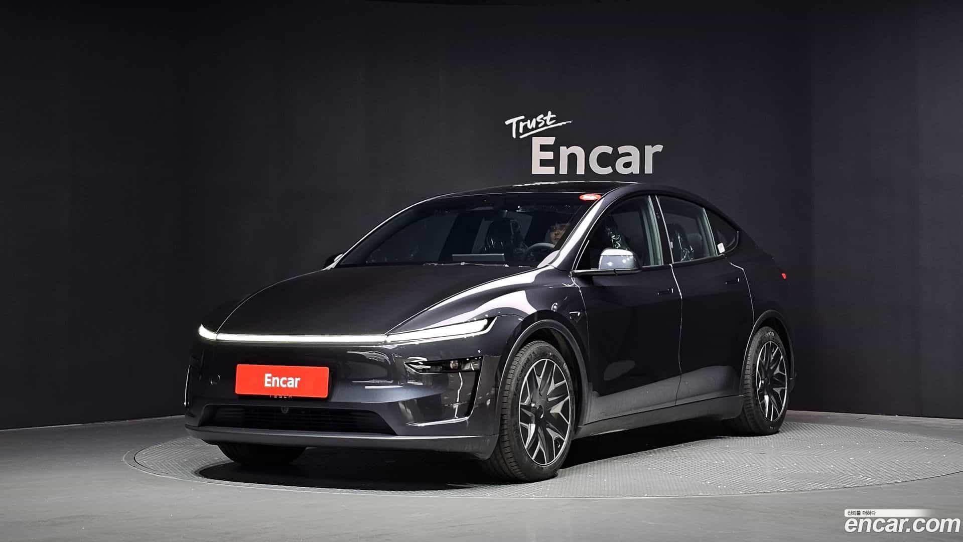 Model Y Tesla 2026.5-OUTER-001