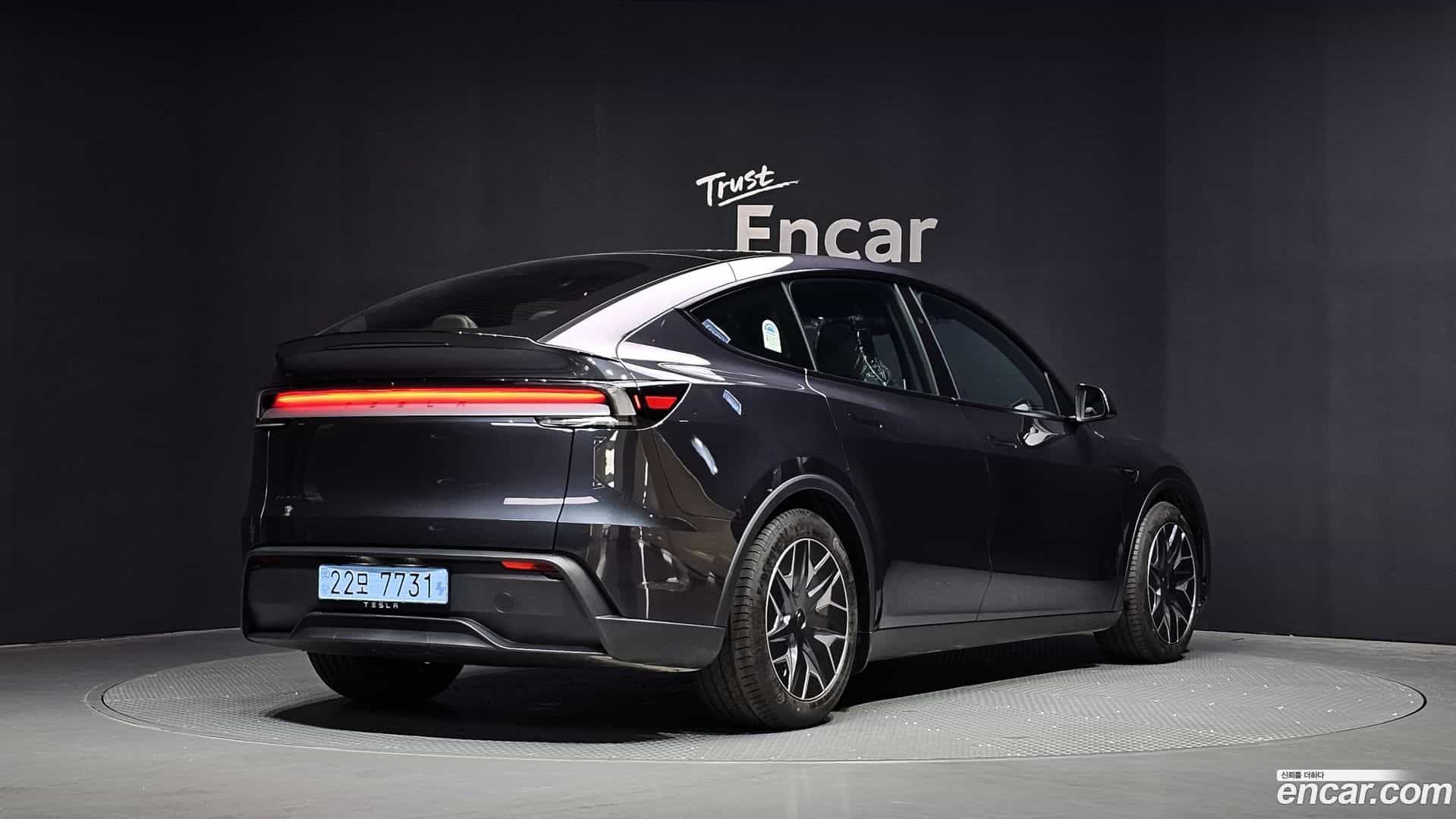 Model Y Tesla 2026.5-OUTER-002