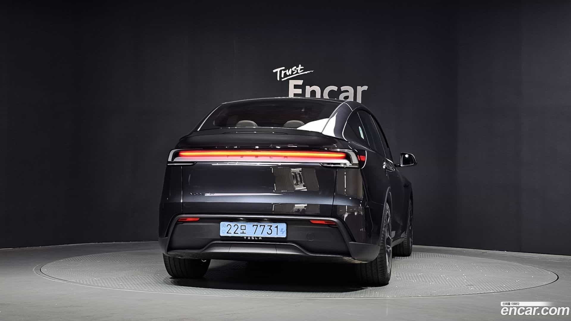 Model Y Tesla 2026.5-OUTER-004