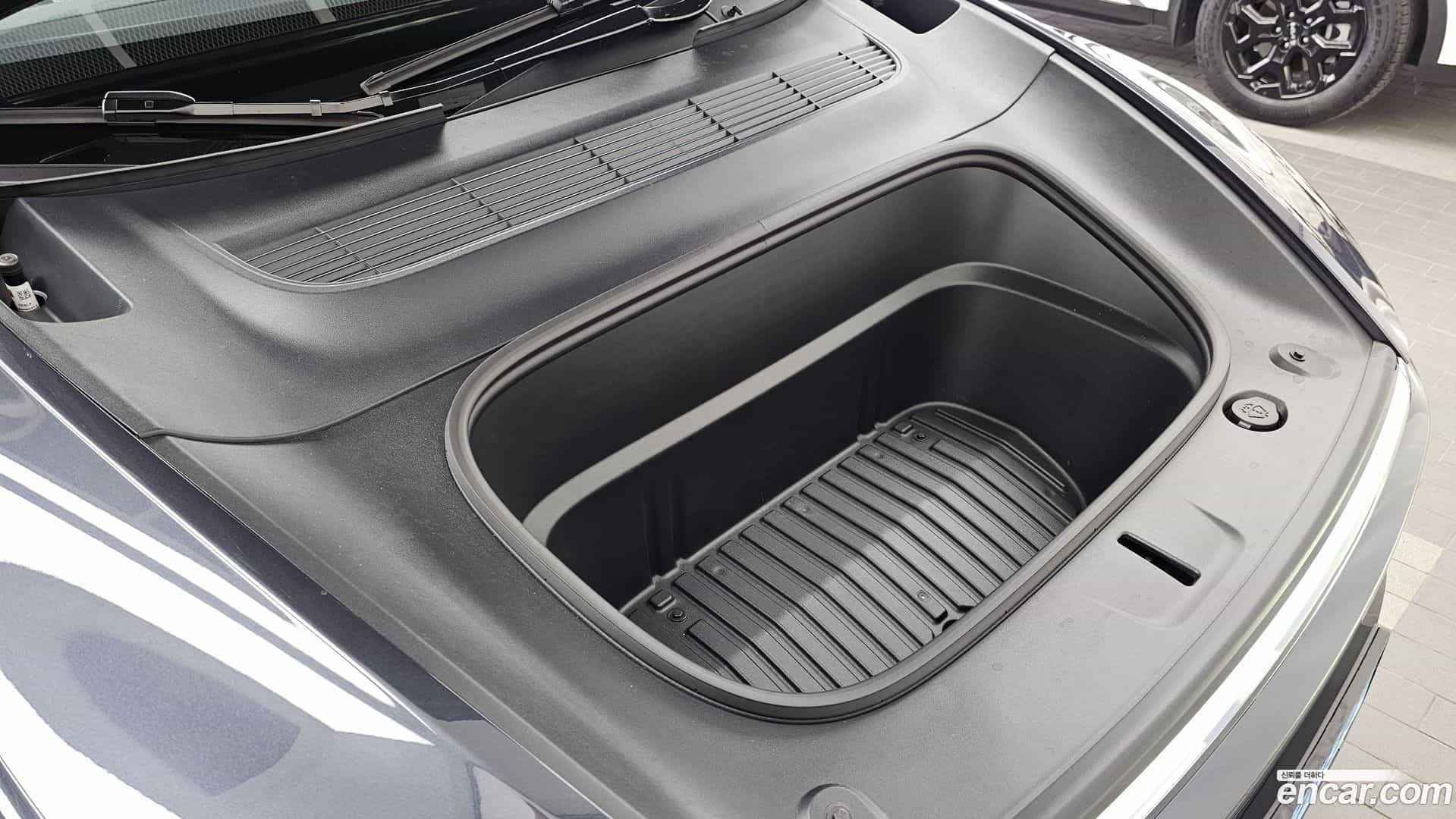 Model Y Tesla 2026.5-OUTER-006