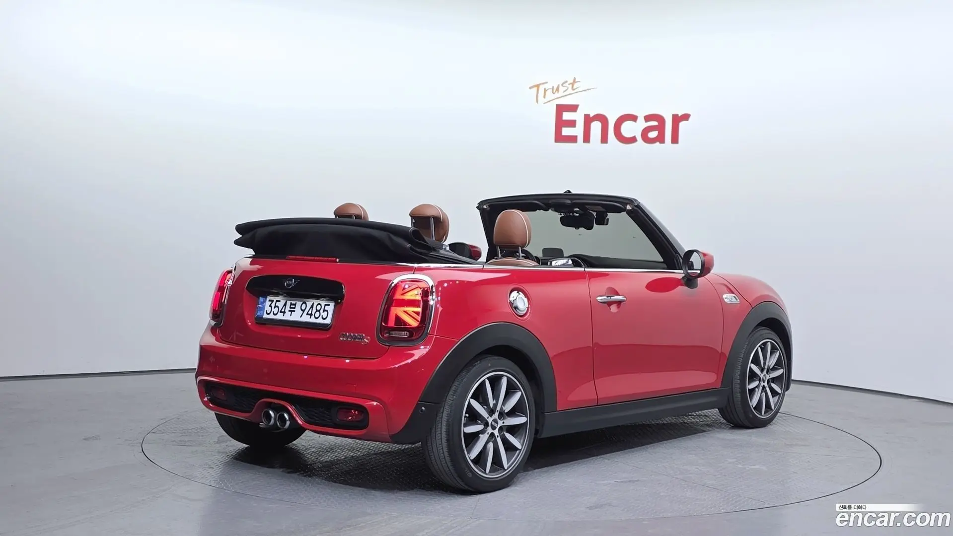 Main__Slider__Photo:Cooper Convertible Mini 2021.2-1