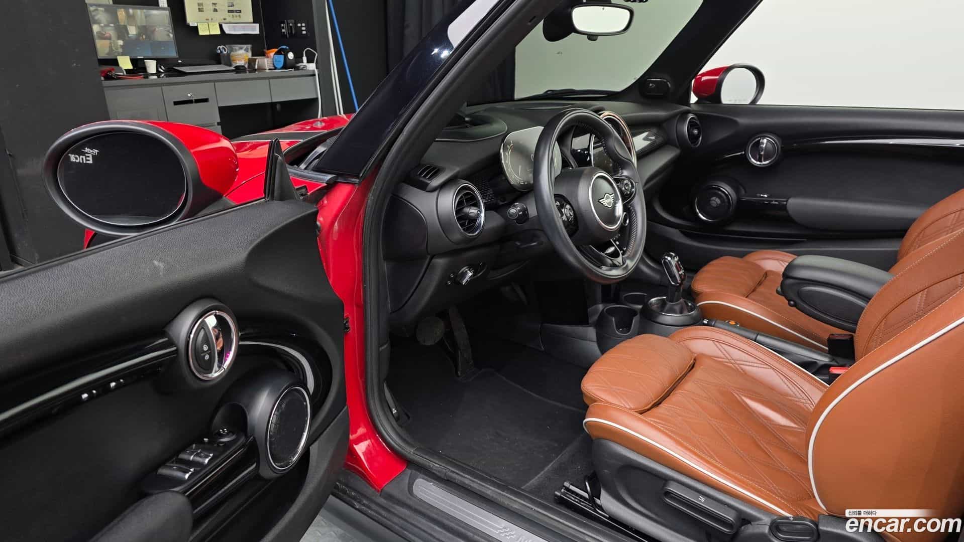 Cooper Convertible Mini 2021.2-INNER-010