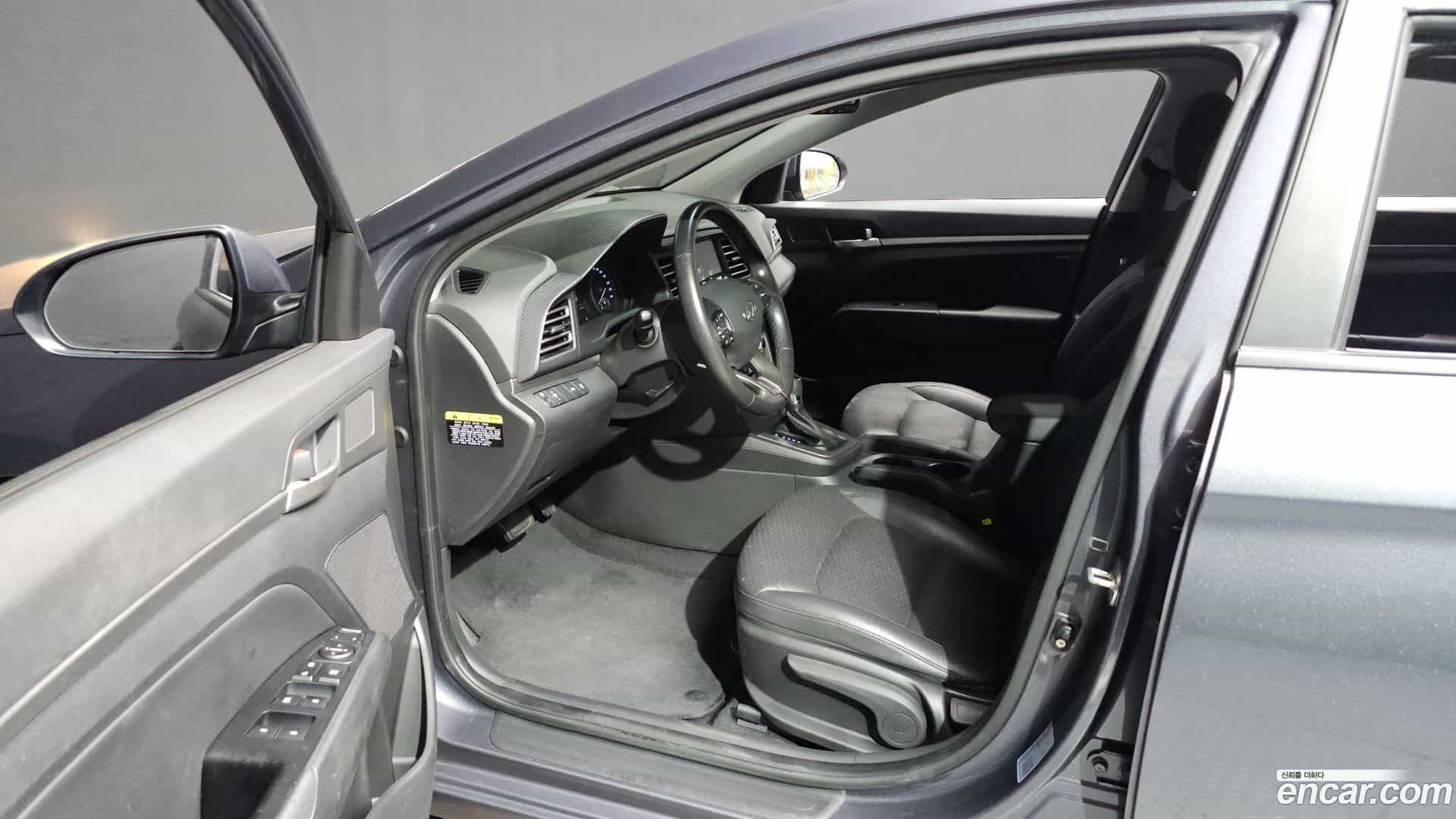 AVANTE Hyundai 2019.0-INNER-010