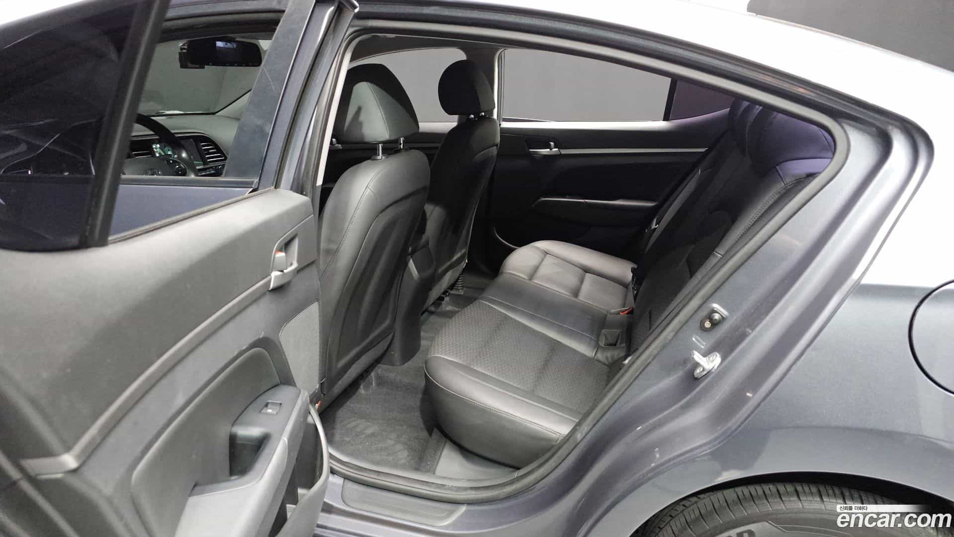 AVANTE Hyundai 2019.0-OPTION-023