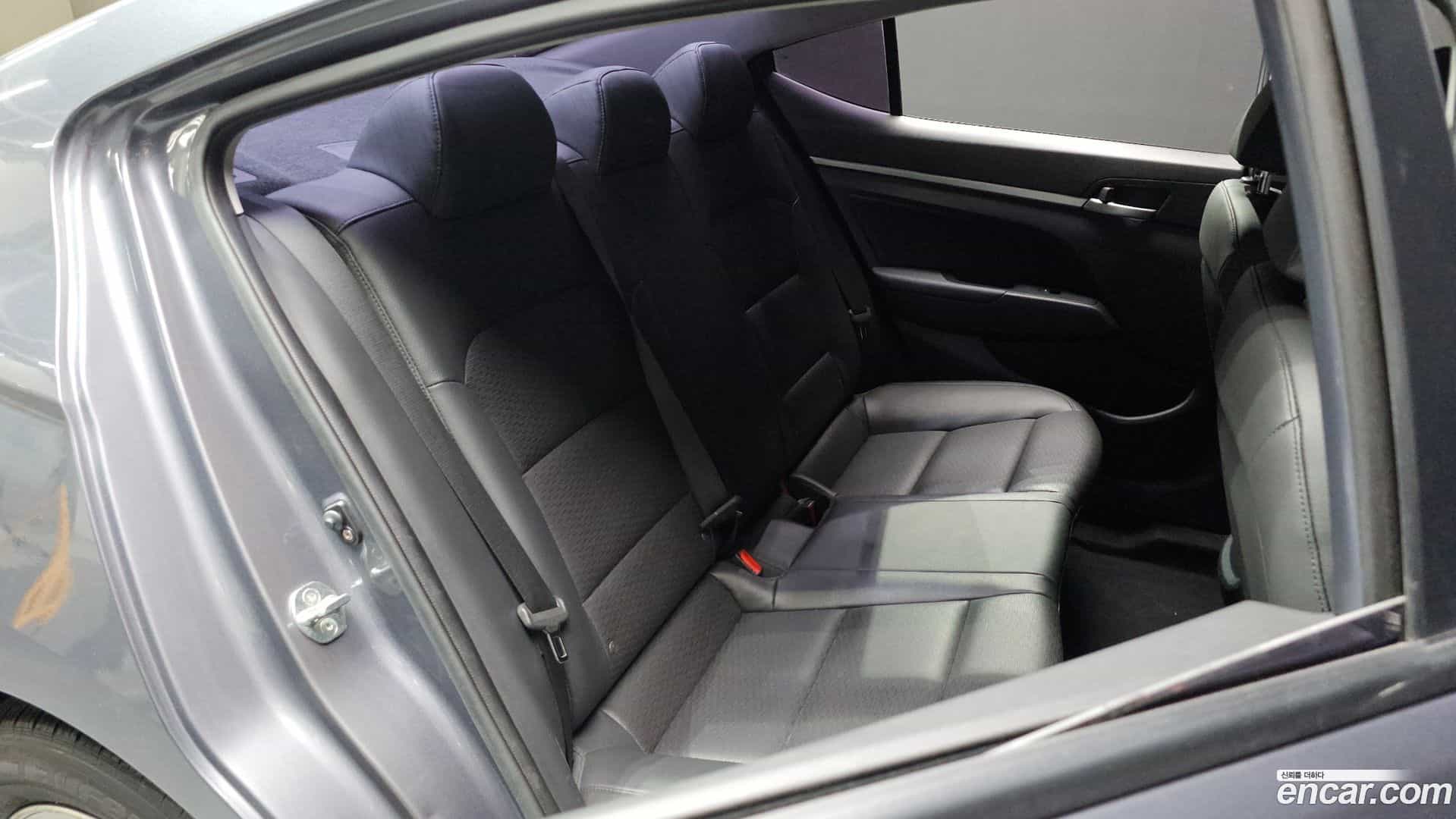 AVANTE Hyundai 2019.0-INNER-036