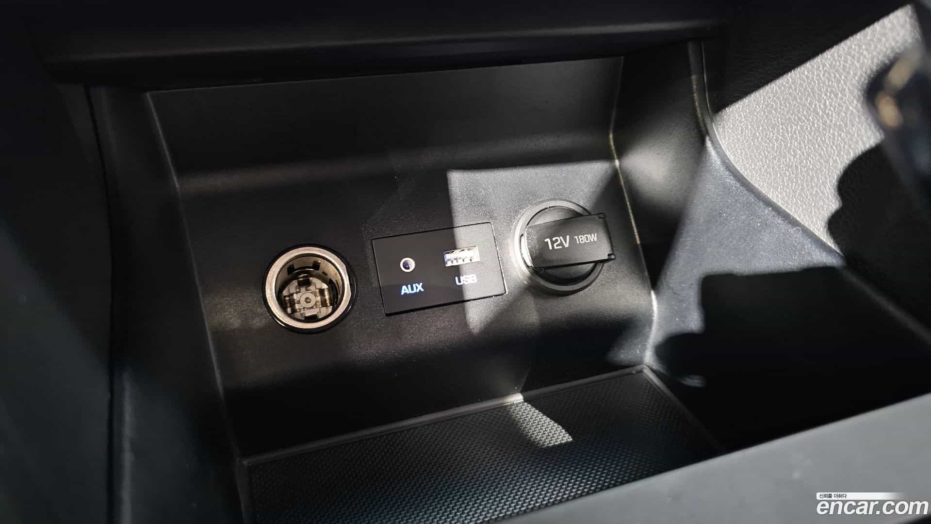 AVANTE Hyundai 2019.0-OPTION-040