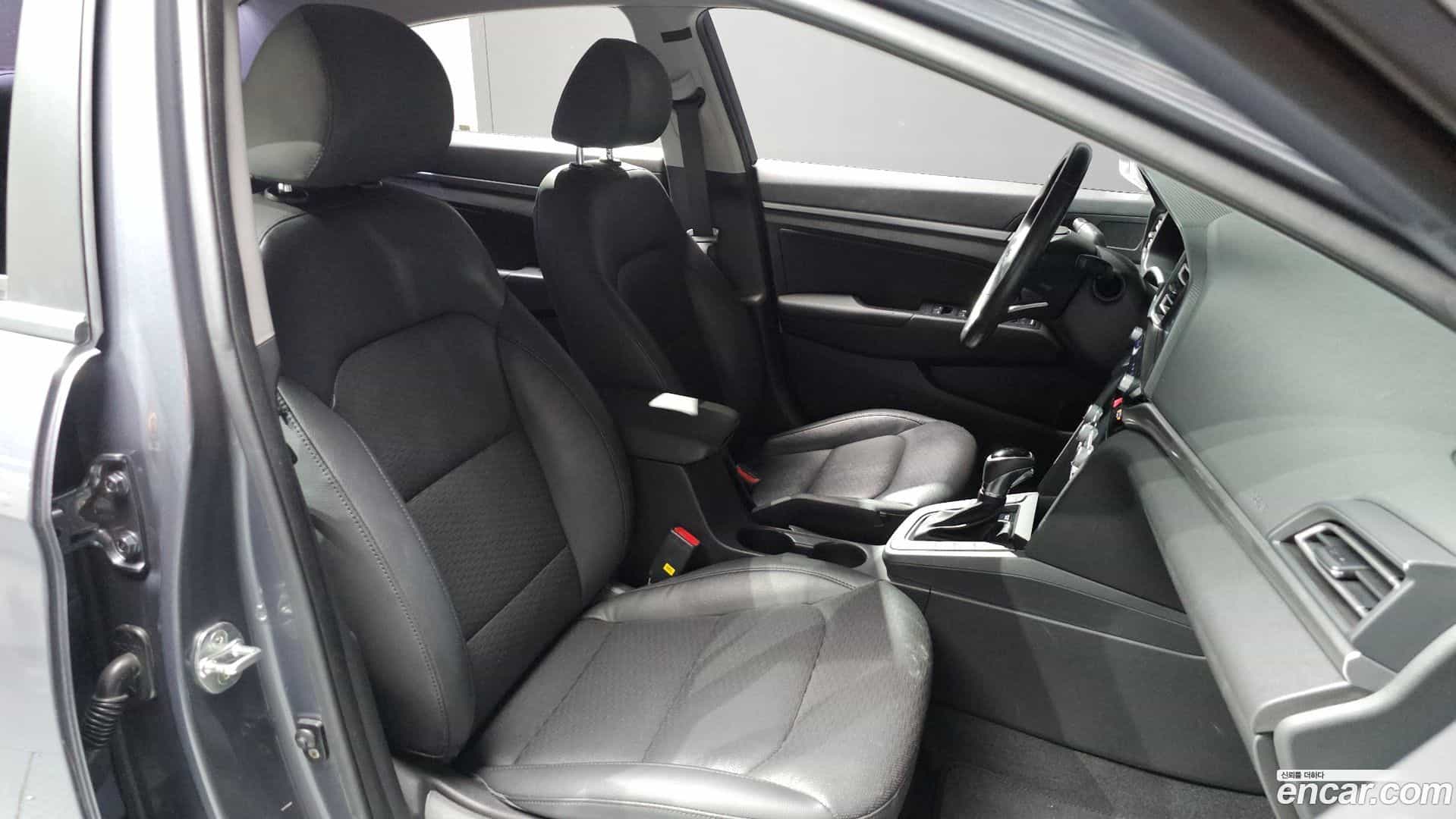 AVANTE Hyundai 2019.0-OPTION-043