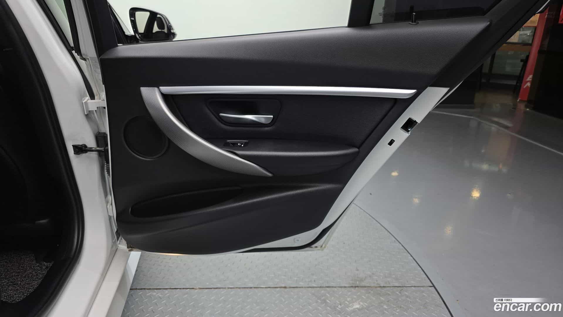 3-Series BMW 2018.11-INNER-035