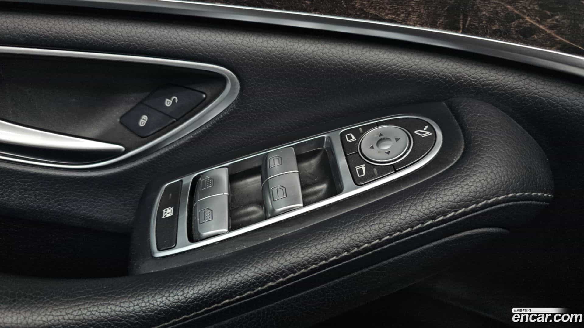 S-Class Mercedes-Benz 2017.1-OPTION-042