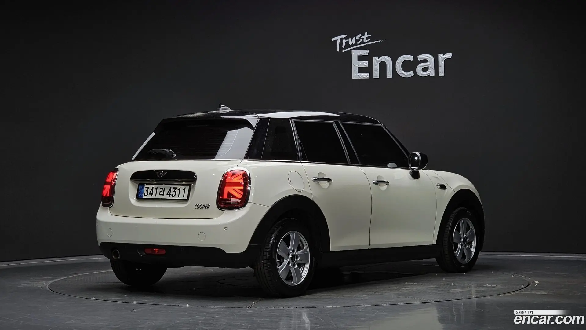 Main__Slider__Photo:Cooper Mini 2019.11-1
