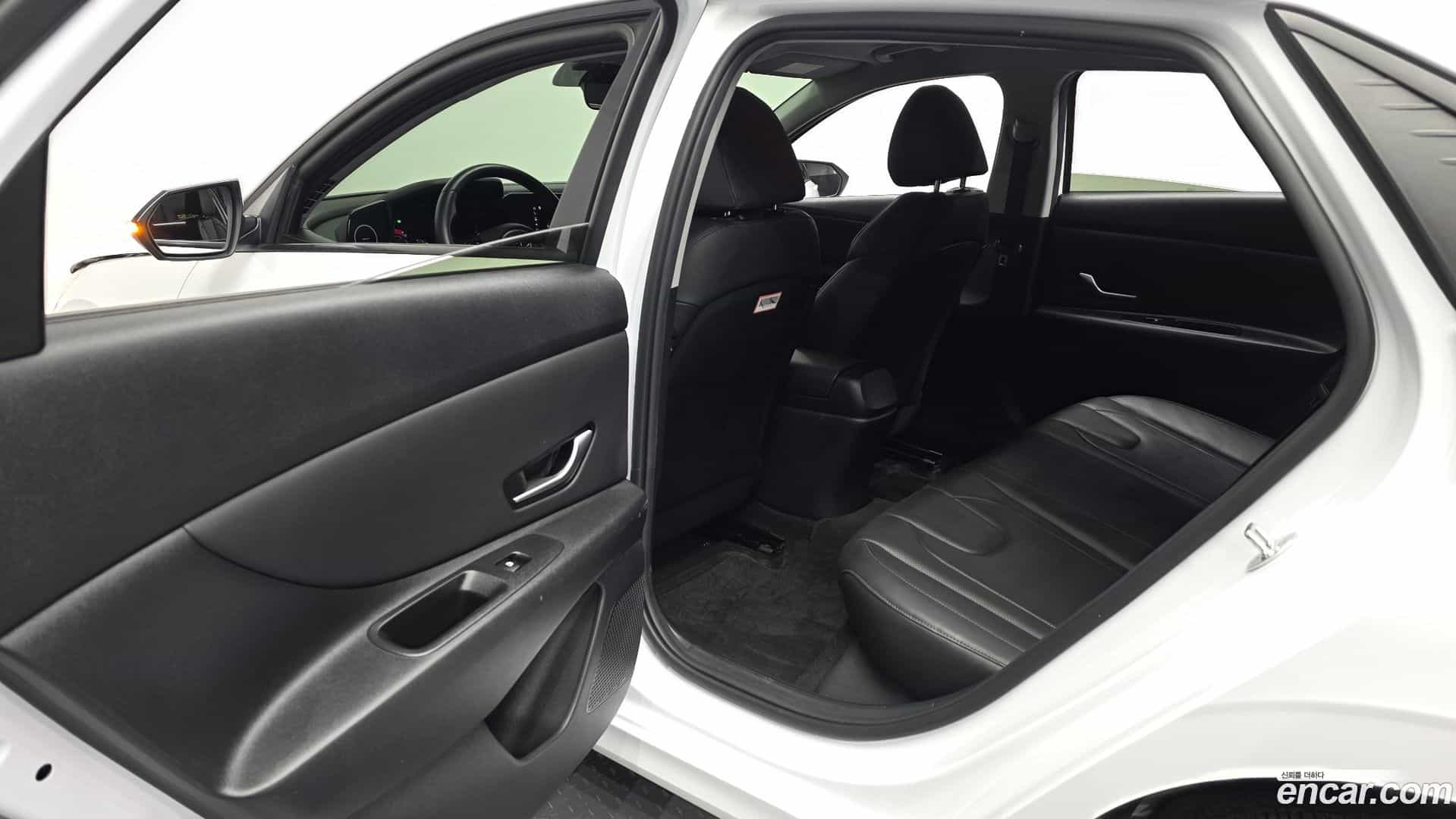 AVANTE Hyundai 2022.5-INNER-036