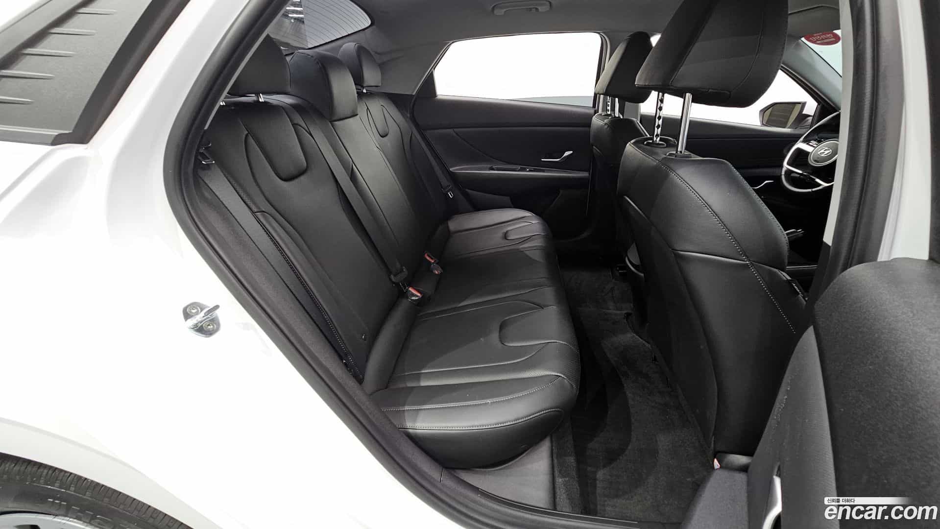 AVANTE Hyundai 2022.0-OPTION-015