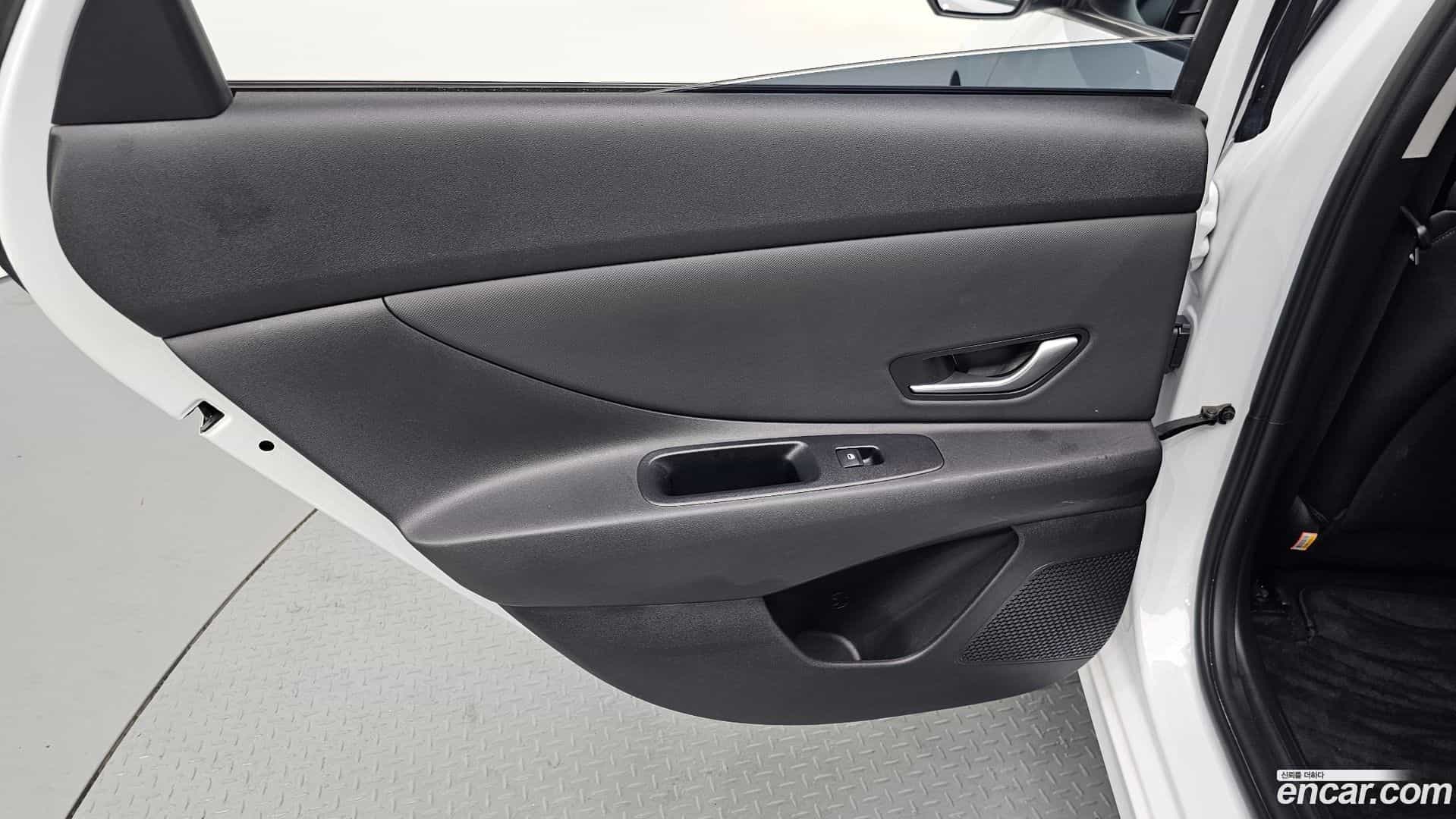 AVANTE Hyundai 2022.0-INNER-035