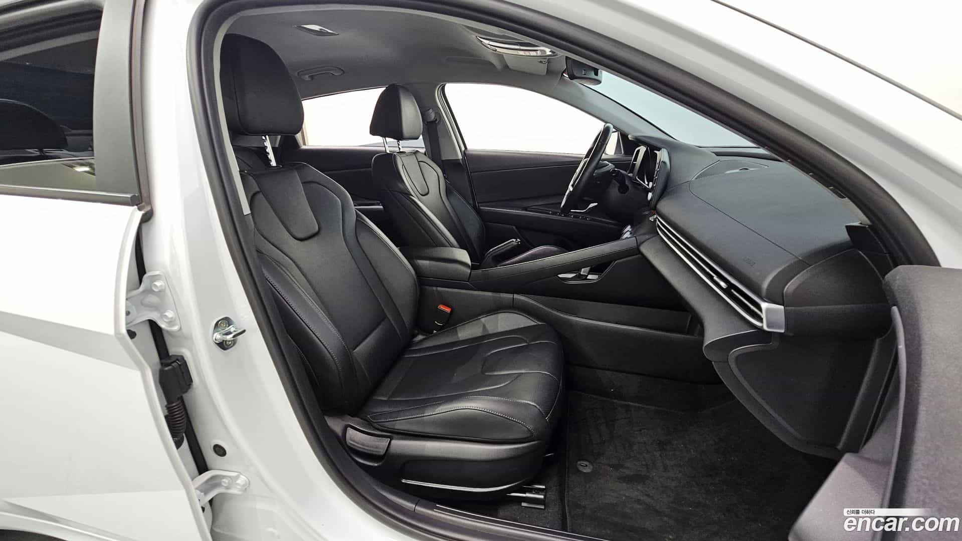 AVANTE Hyundai 2022.0-INNER-036