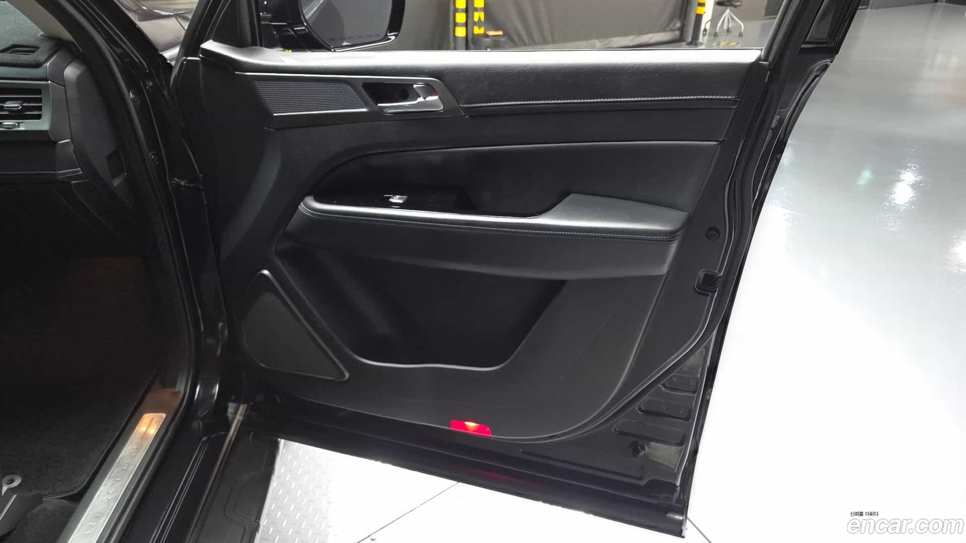 Rexton KG Mobility 2019.8-INNER-034