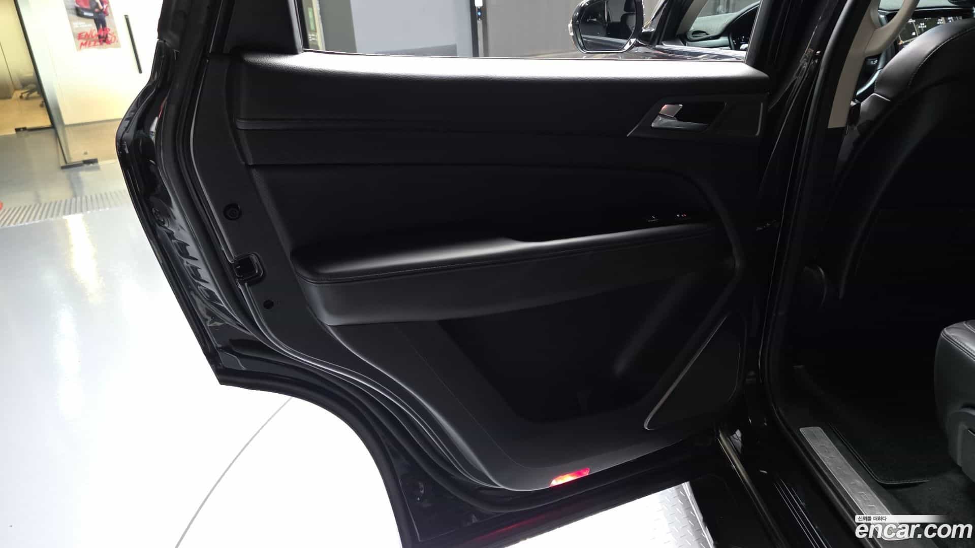 Rexton KG Mobility 2019.8-INNER-035