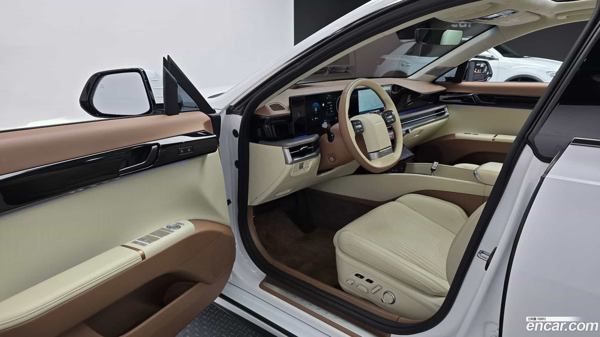 Grandeur Hyundai 2023.0-INNER-010