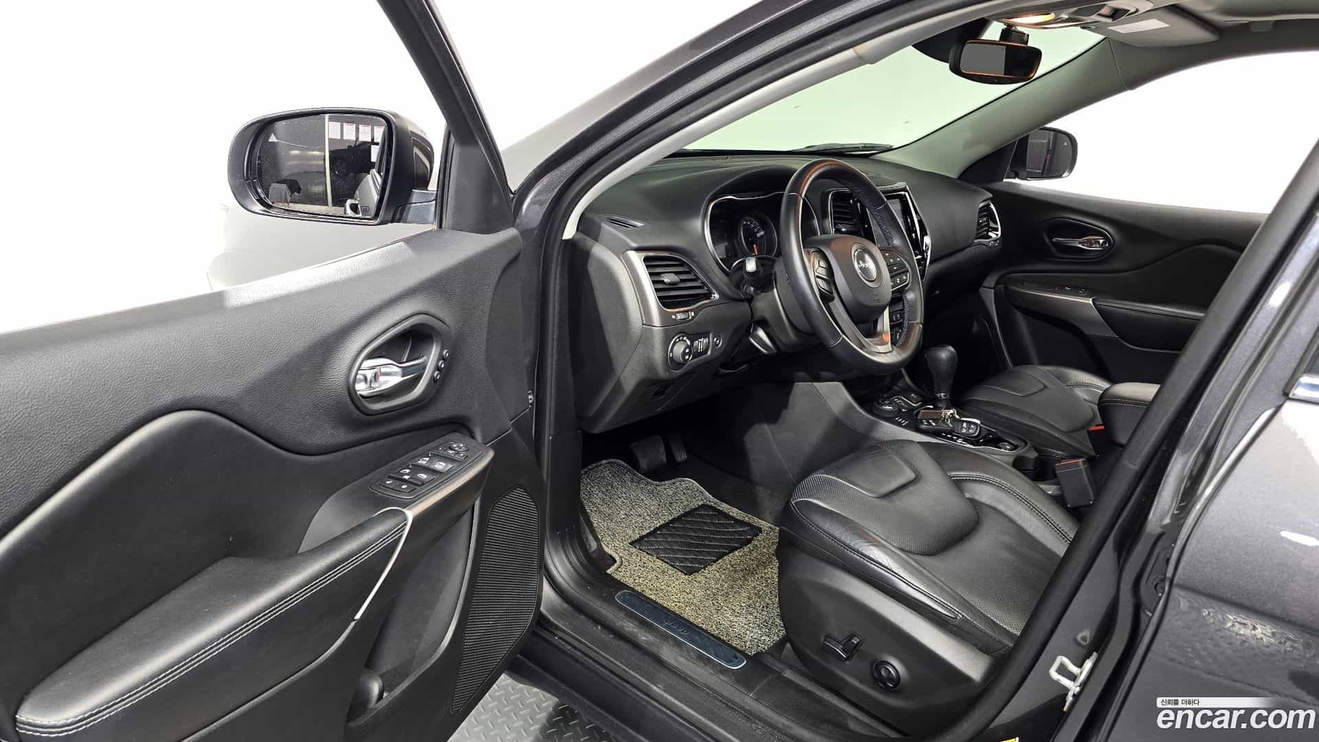 Cherokee Jeep 2020.4-INNER-010