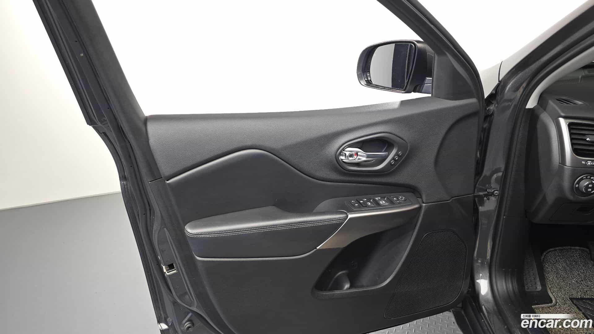 Cherokee Jeep 2020.4-INNER-034