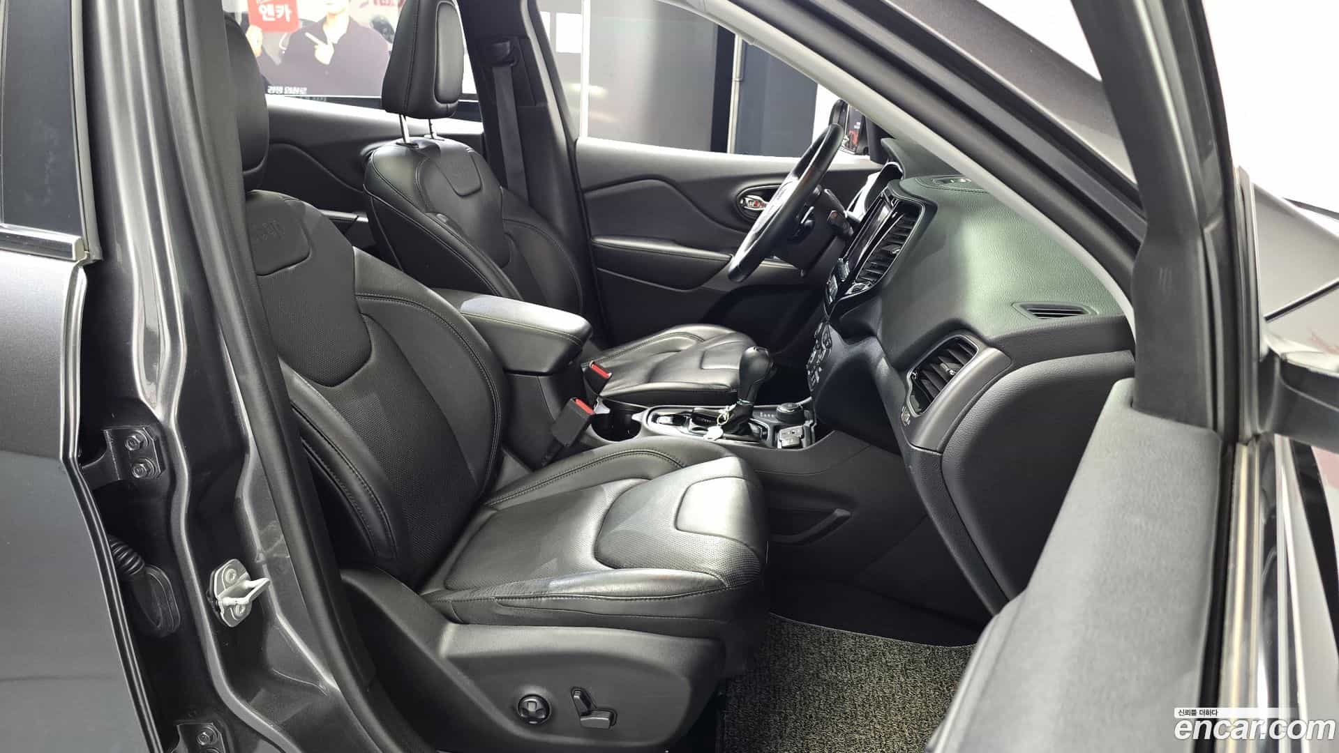Cherokee Jeep 2020.4-INNER-036