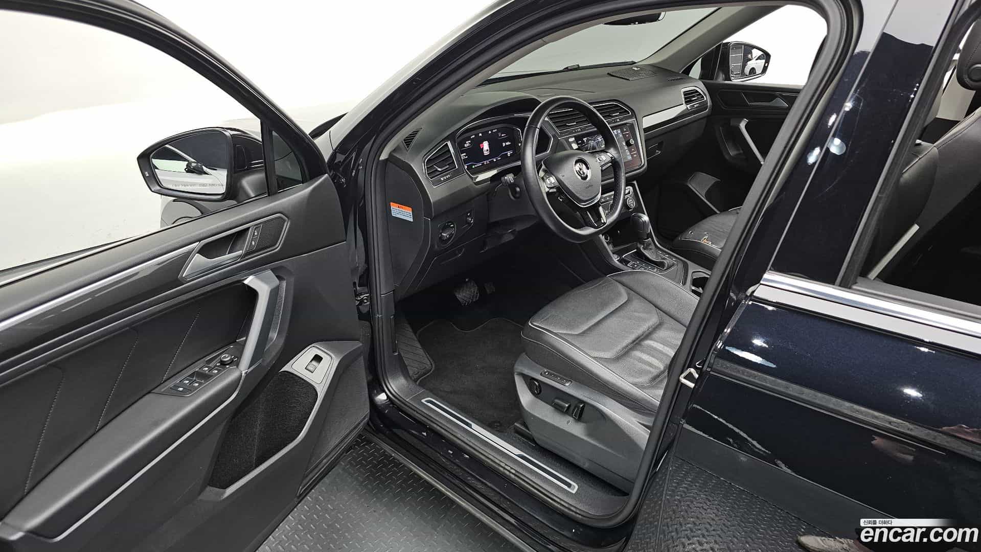 Tiguan Volkswagen 2020.11-INNER-010