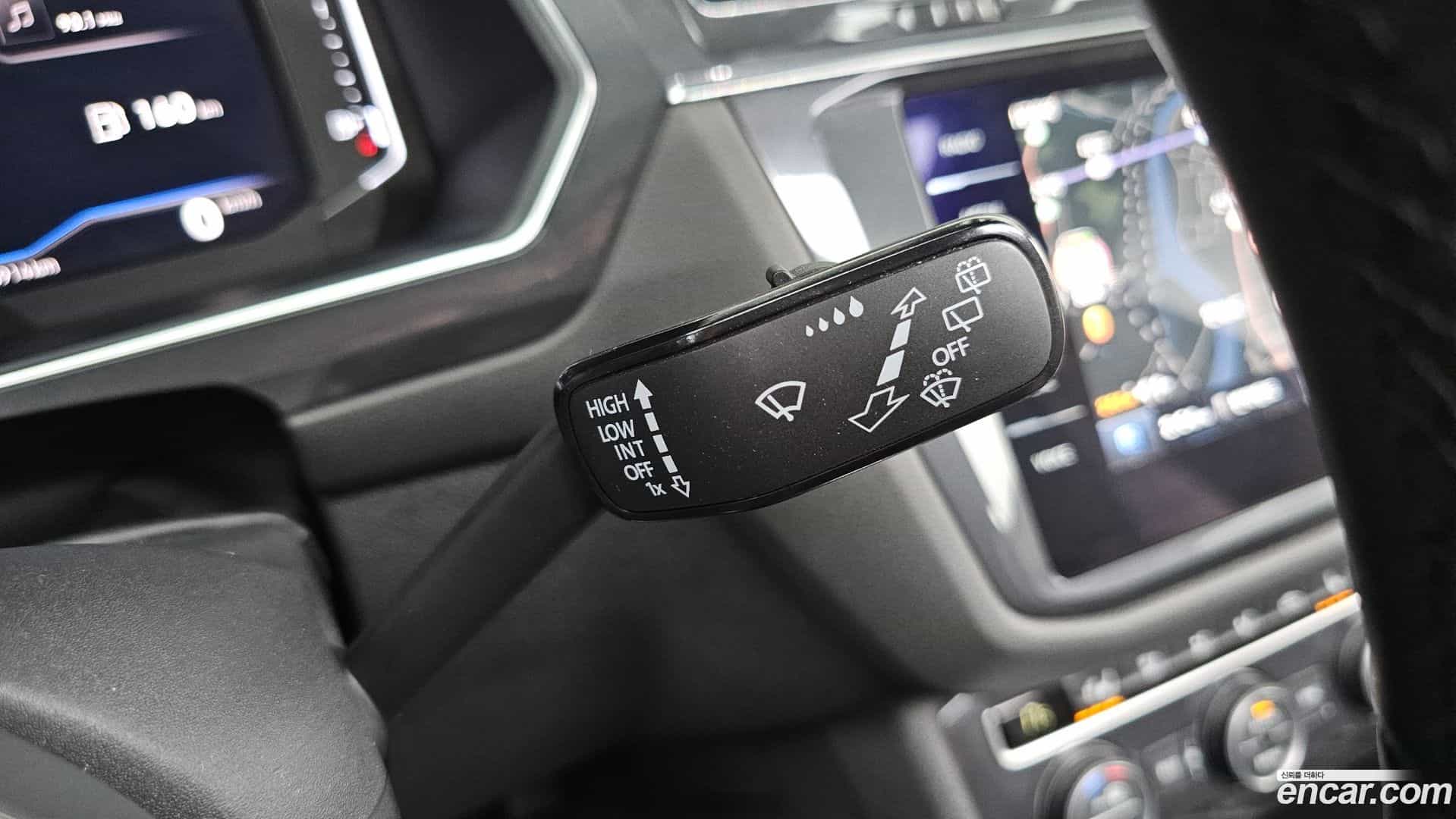 Tiguan Volkswagen 2020.11-OPTION-046