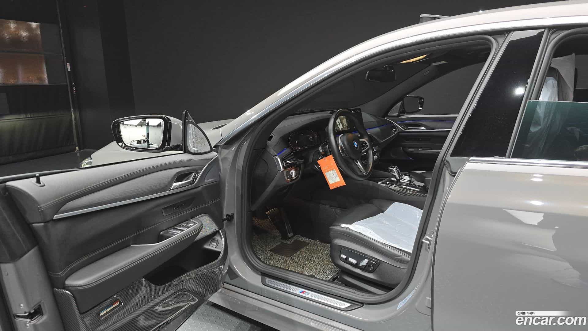 Gran Turismo BMW 2022.3-INNER-010
