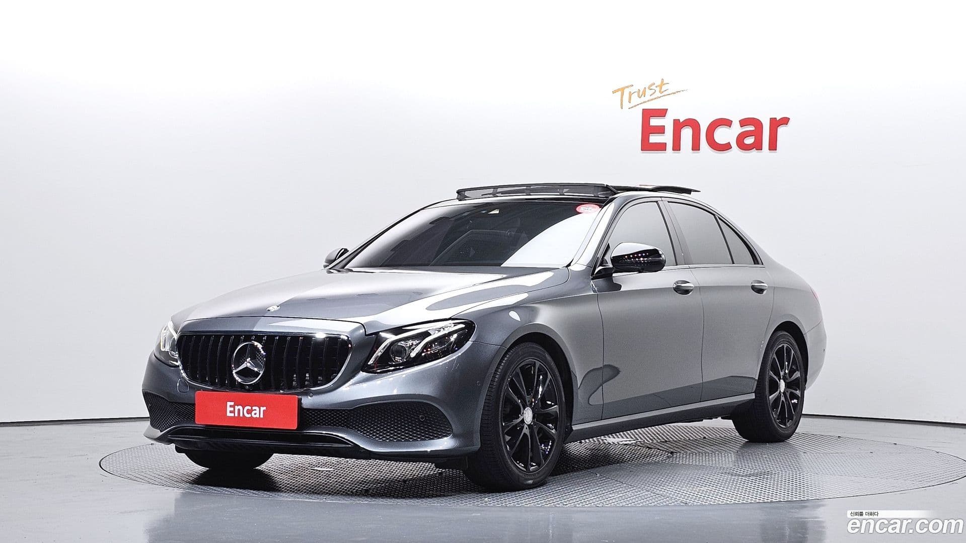 Main__Slider__Photo:E-Class Mercedes-Benz 2016.6-0