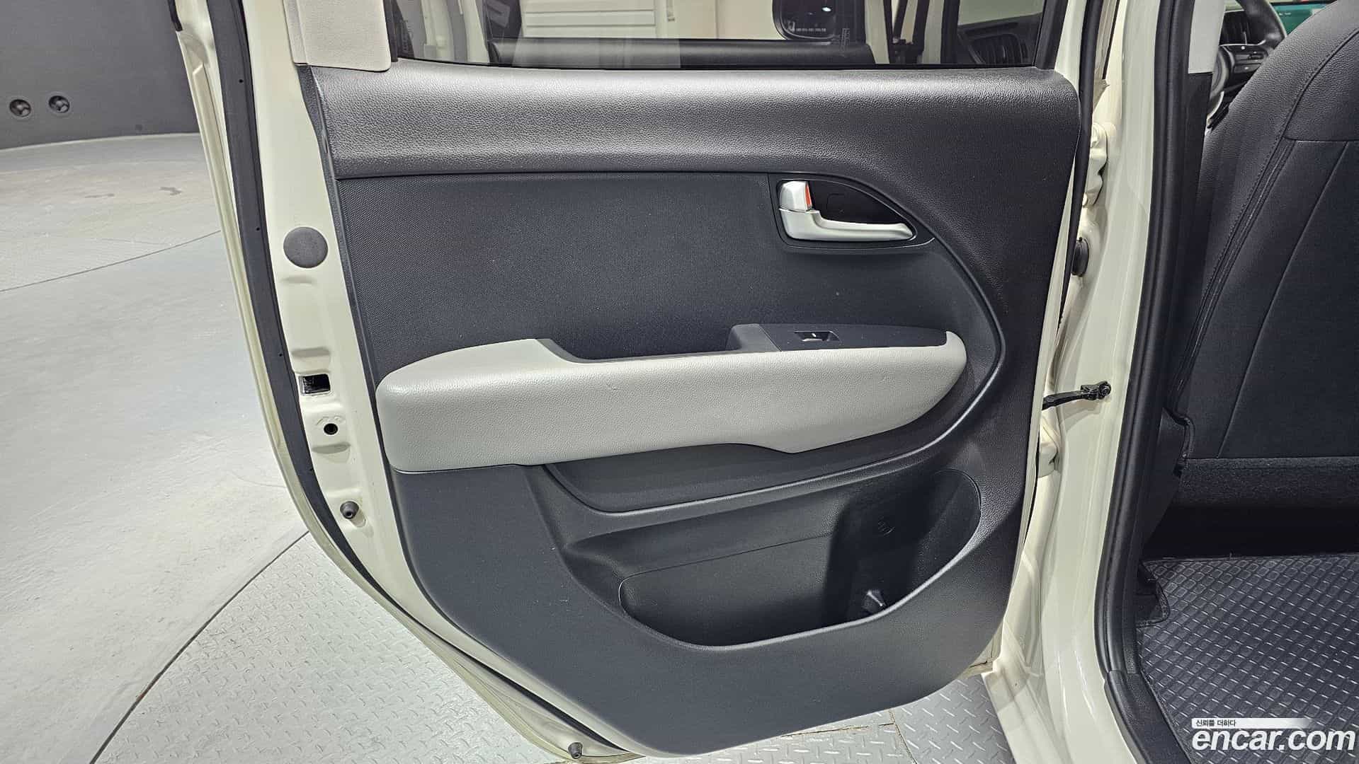 RAY Kia 2023.4-INNER-035