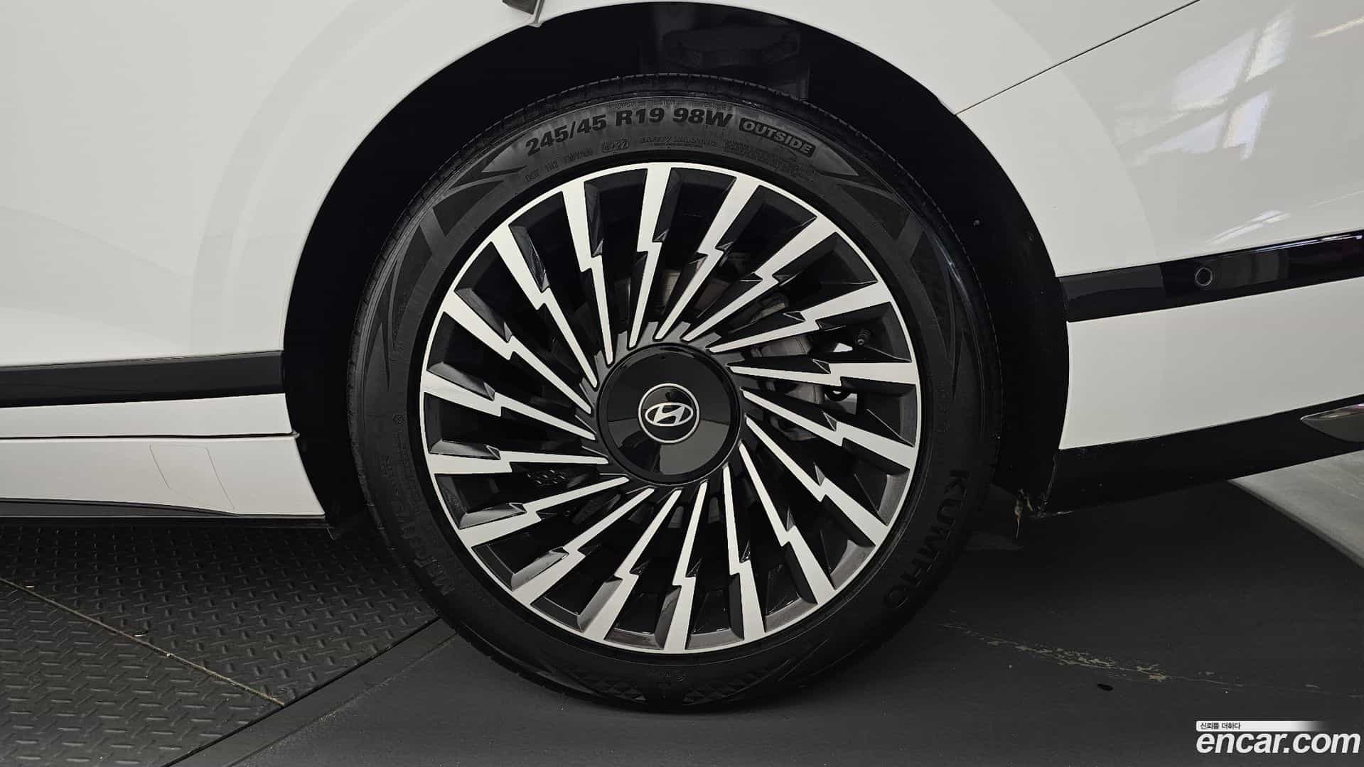 Grandeur Hyundai 2023.0-OUTER-031