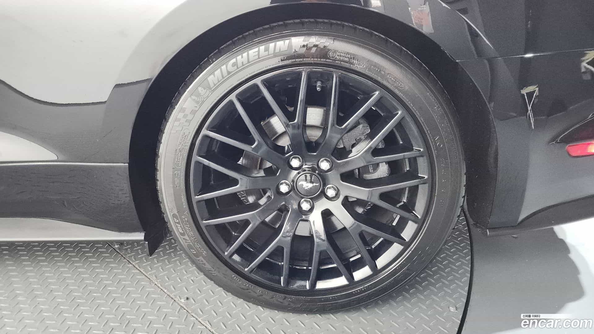 Mustang Ford 2018.7-OUTER-031