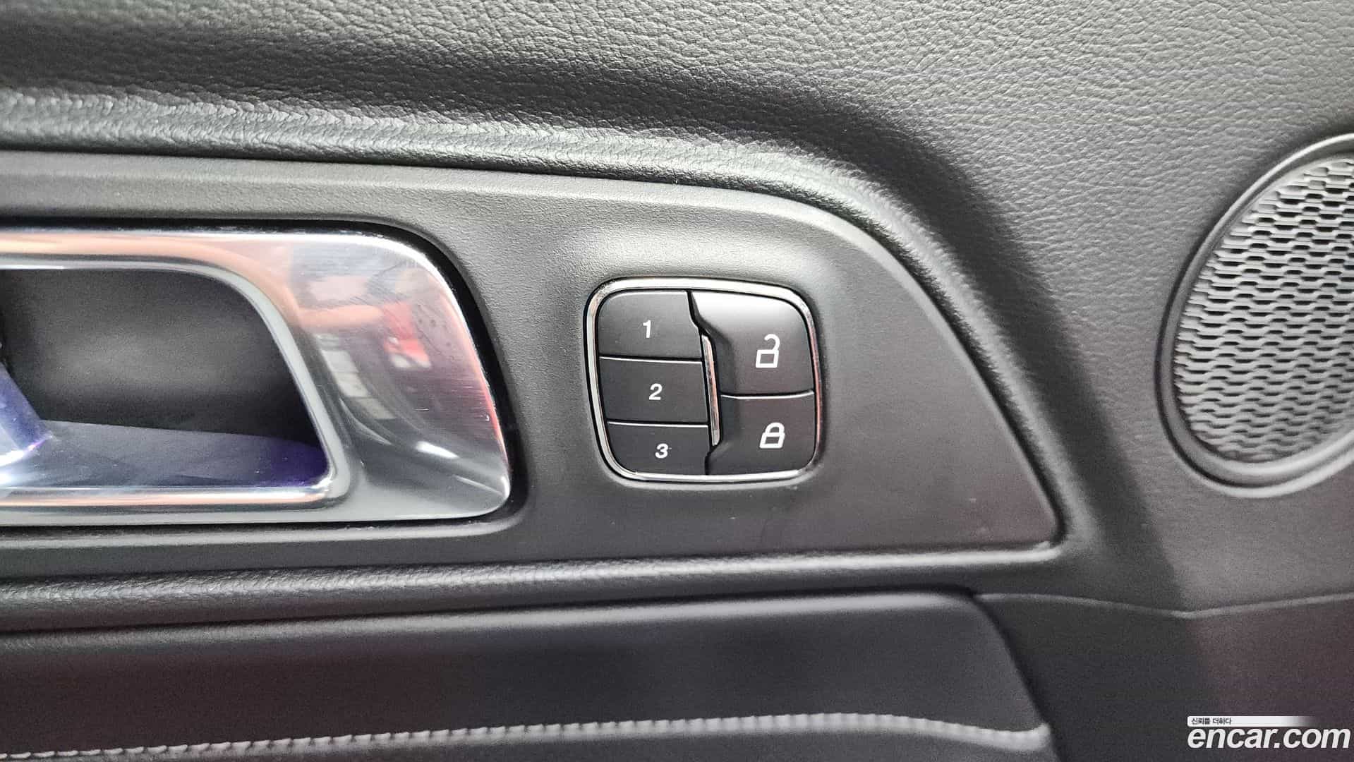 Mustang Ford 2018.7-OPTION-045