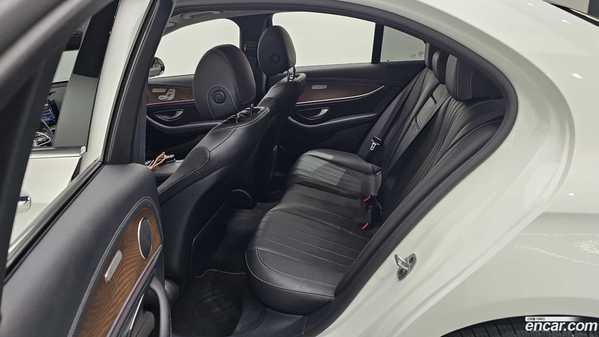E-Class Mercedes-Benz 2019.7-OPTION-016