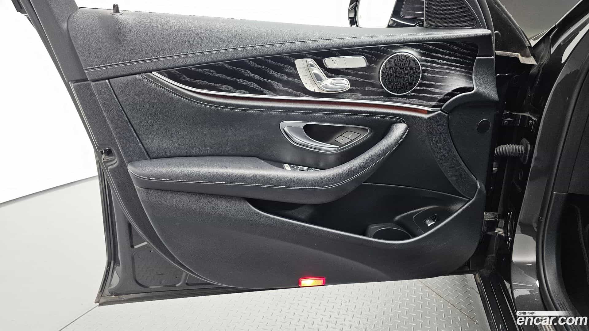 E-Class Mercedes-Benz 2021.6-INNER-034